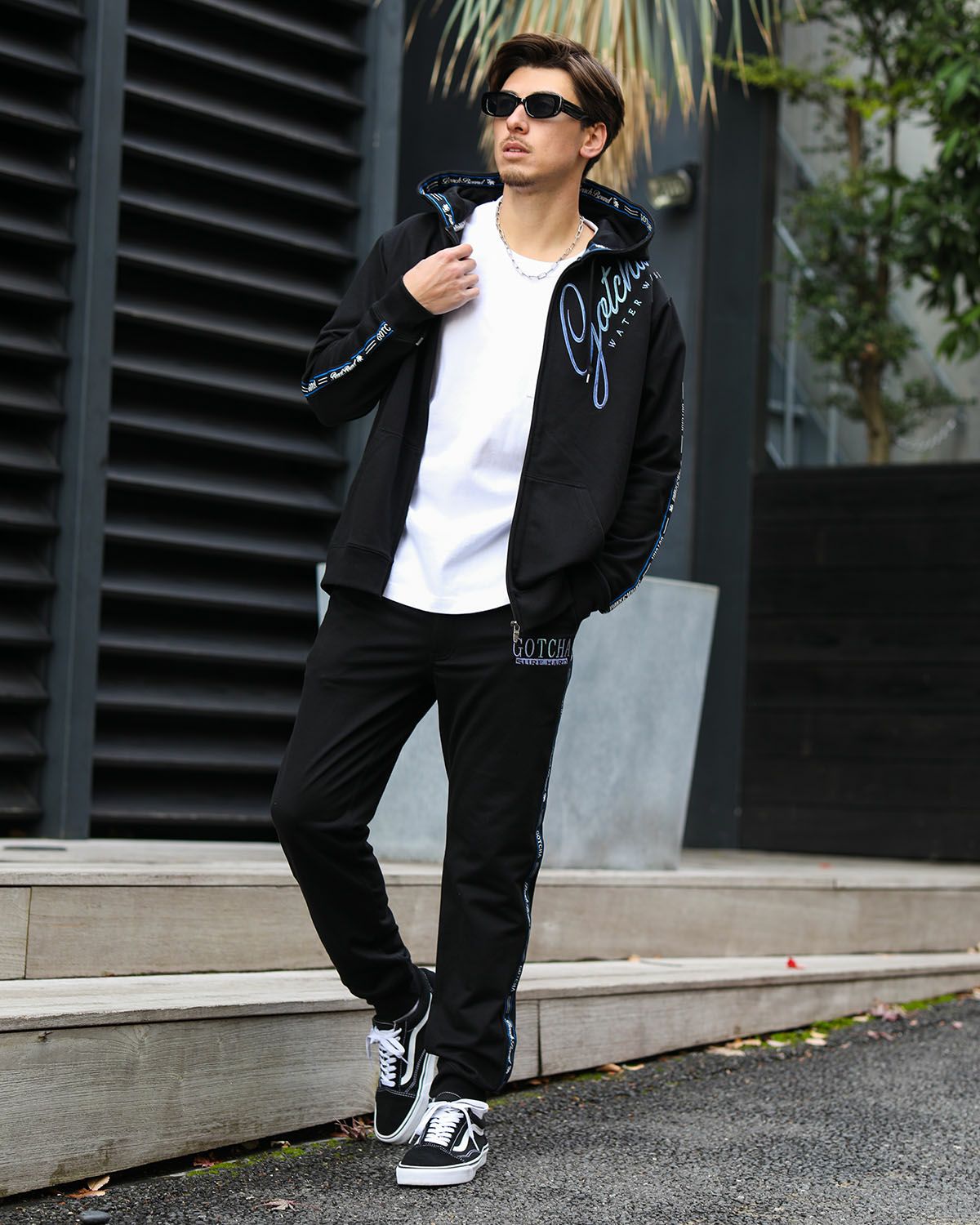 ブラック：180cm/70kg(Lサイズ着用)