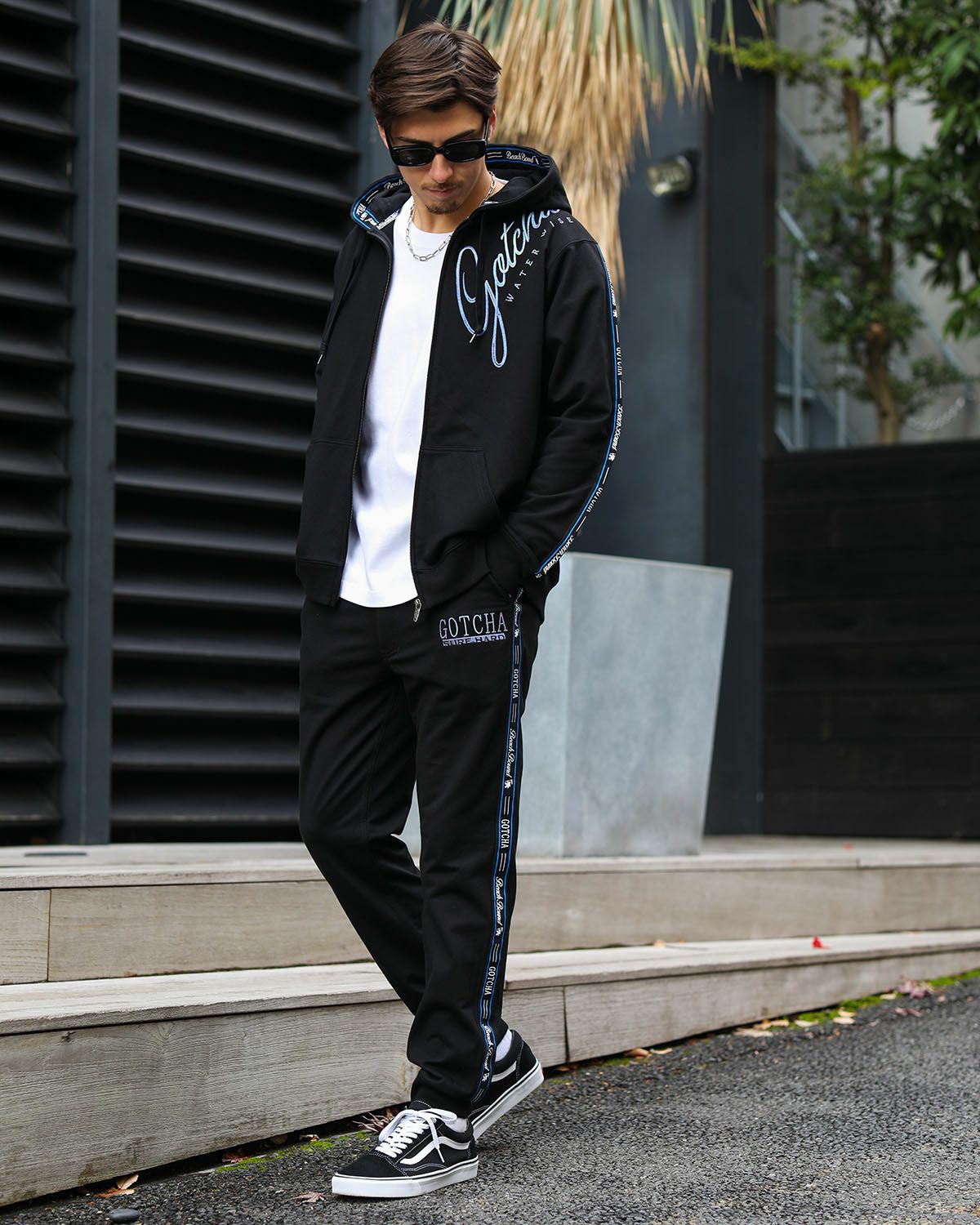 ブラック：180cm/70kg(Lサイズ着用)