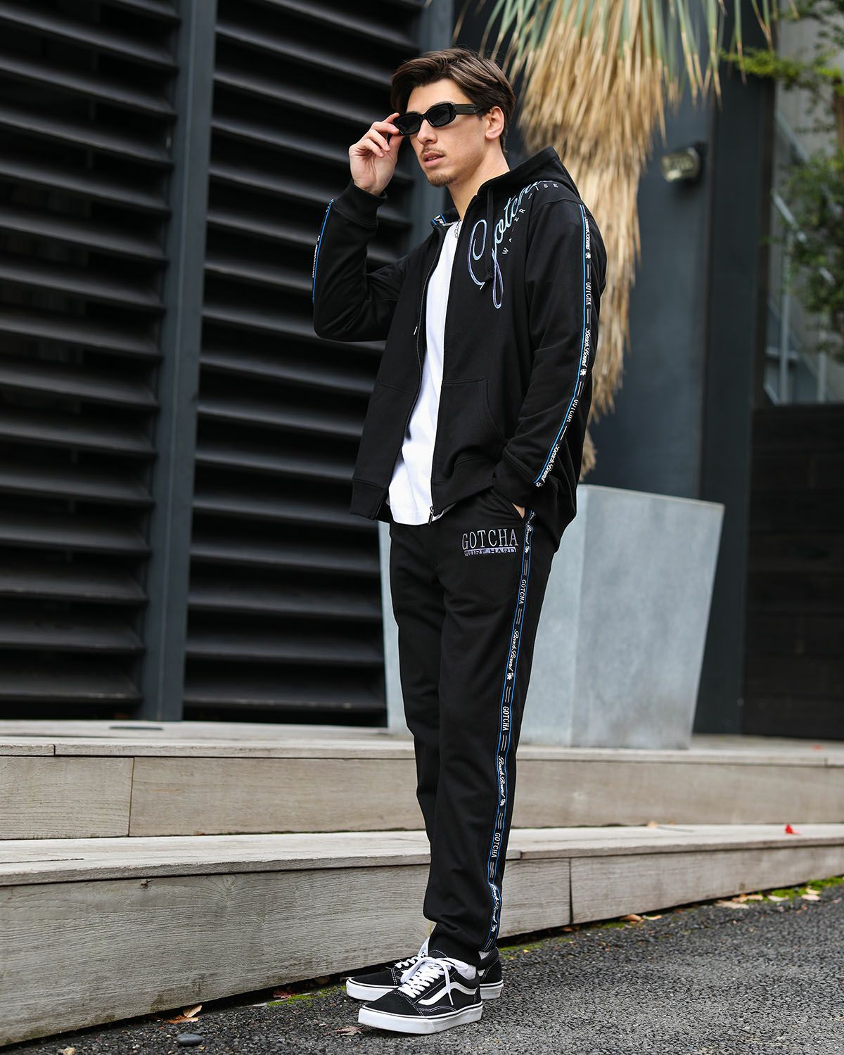 ブラック：180cm/70kg(Lサイズ着用)