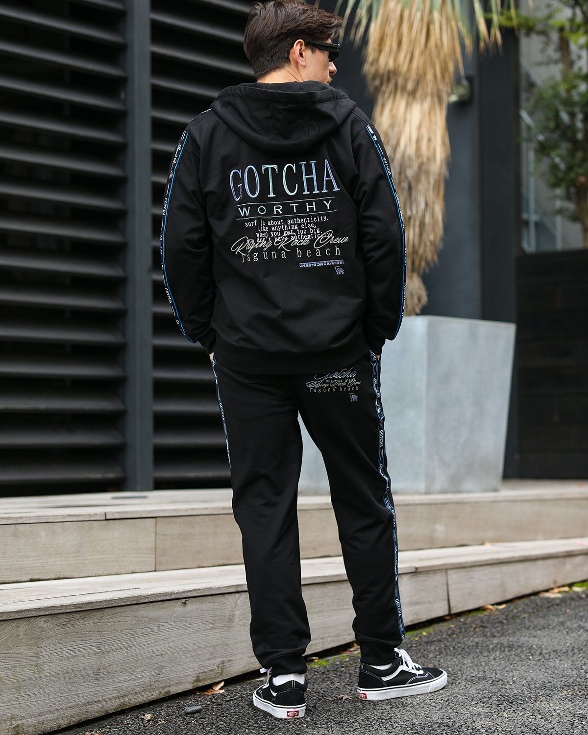 ブラック：180cm/70kg(Lサイズ着用)