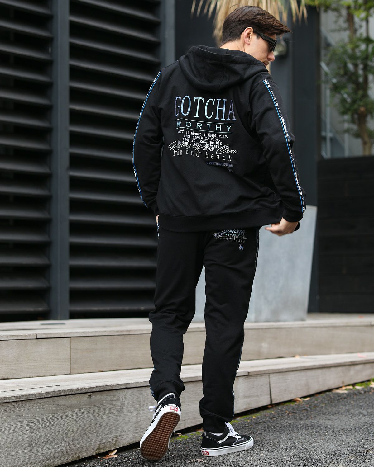 ブラック：180cm/70kg(Lサイズ着用)