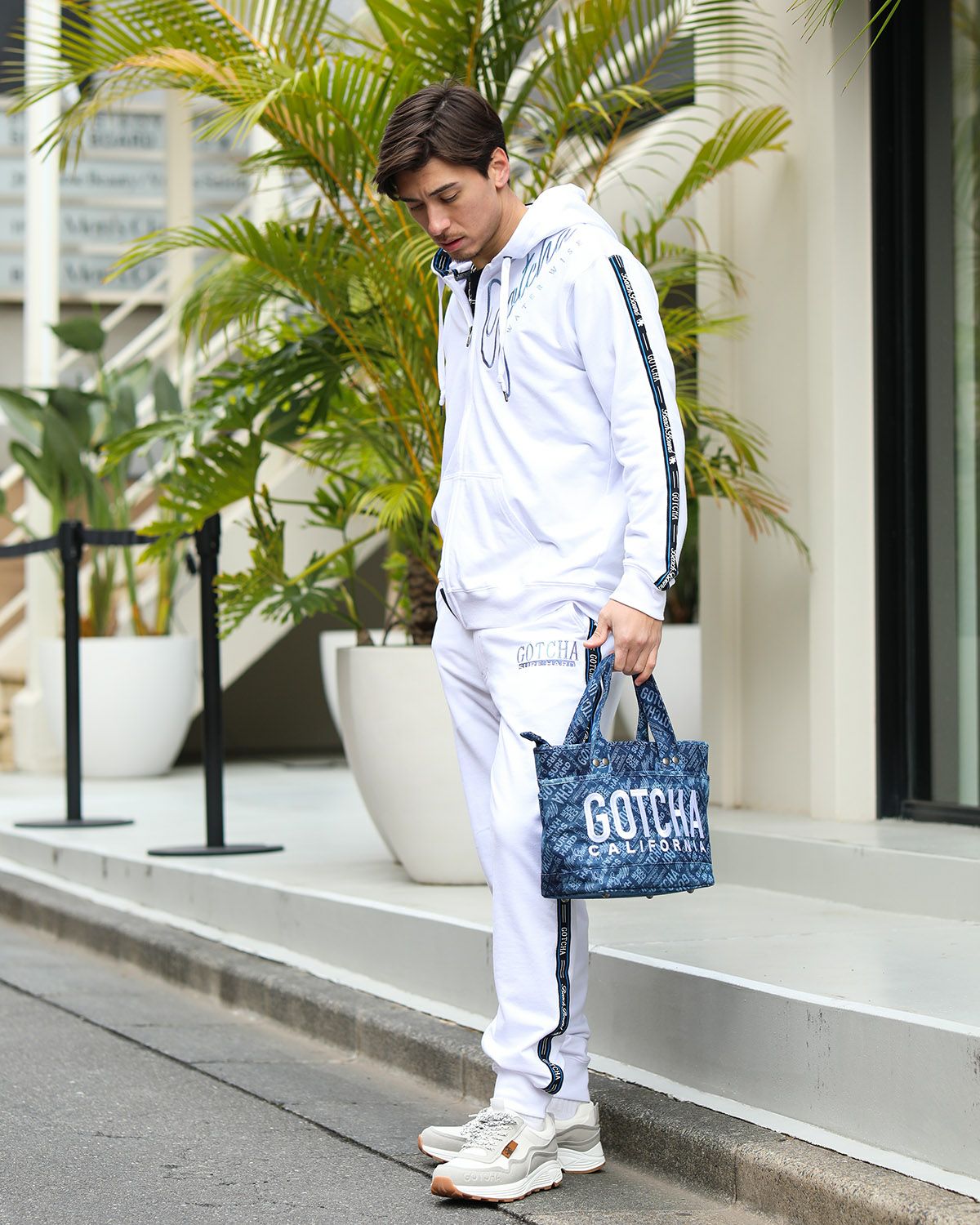 ホワイト：180cm/70kg(Lサイズ着用)