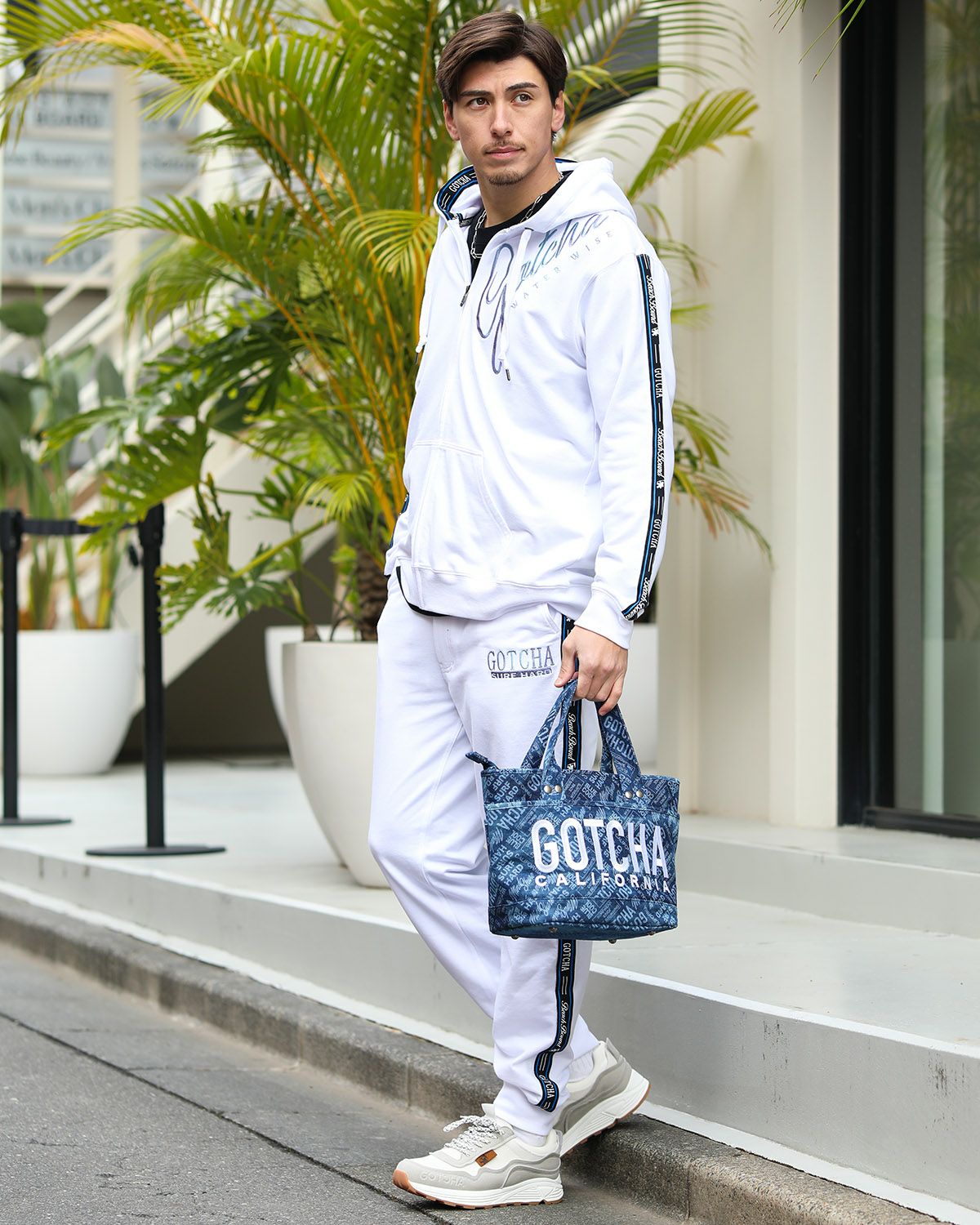 ホワイト：180cm/70kg(Lサイズ着用)