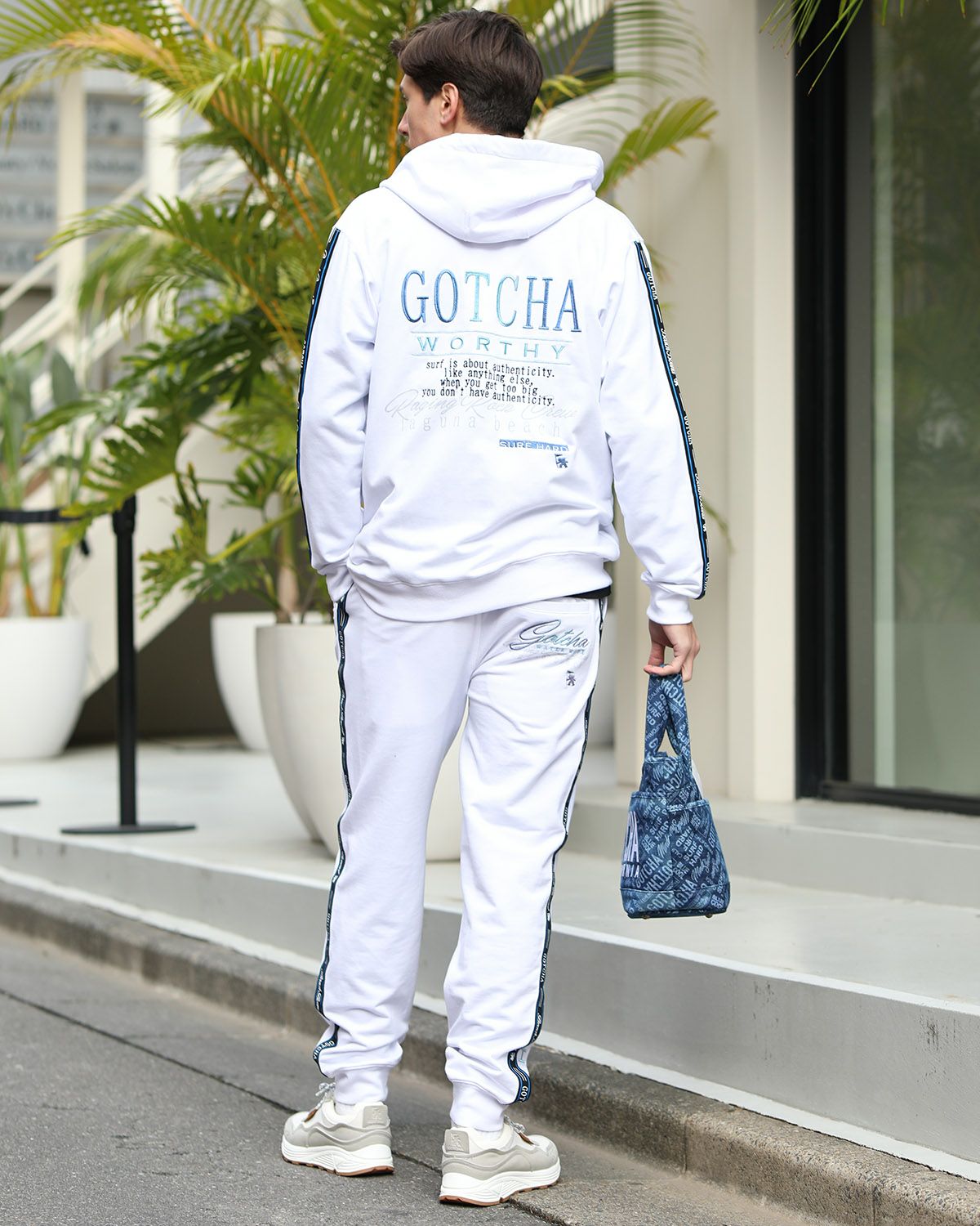 ホワイト：180cm/70kg(Lサイズ着用)