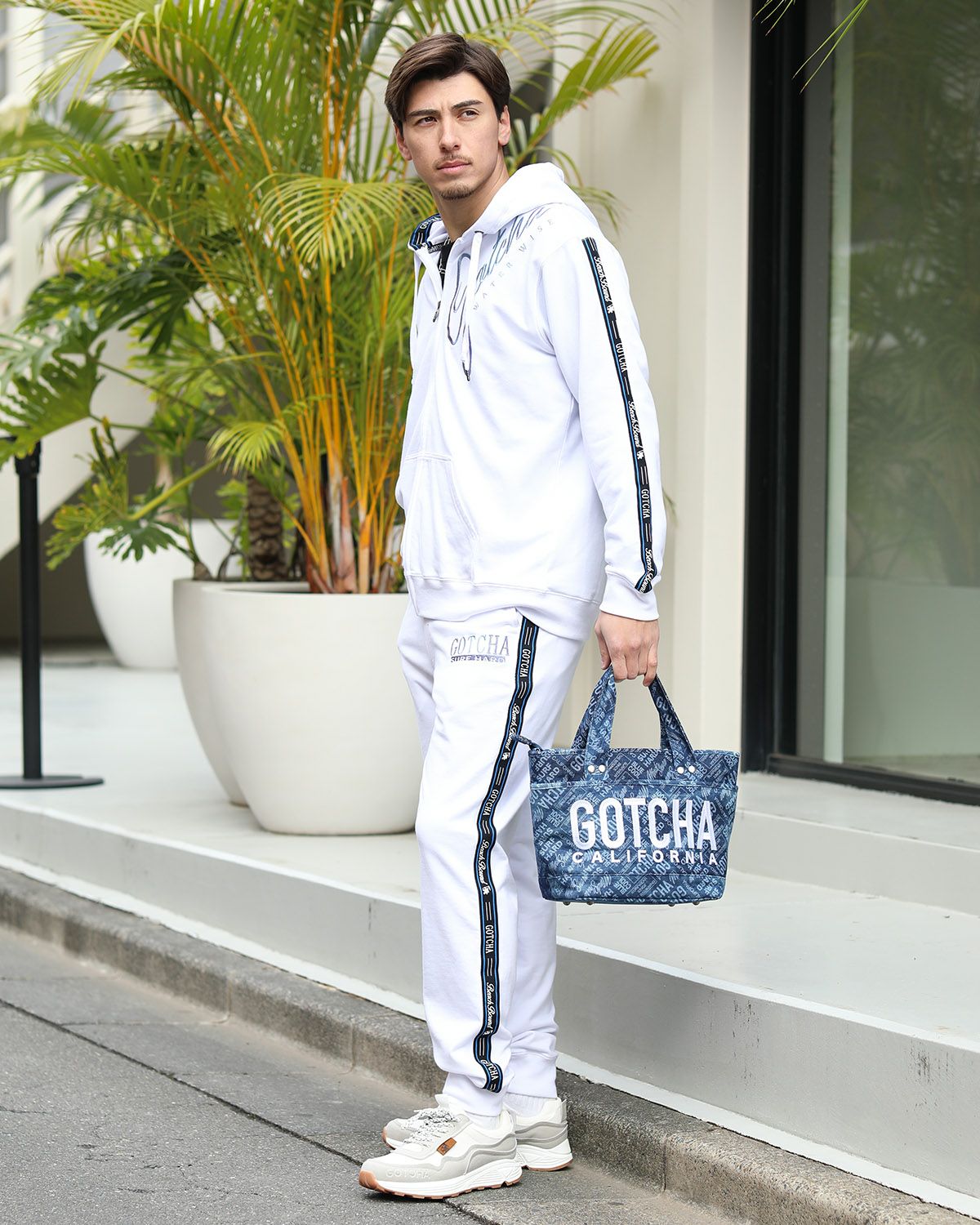 ホワイト：180cm/70kg(Lサイズ着用)