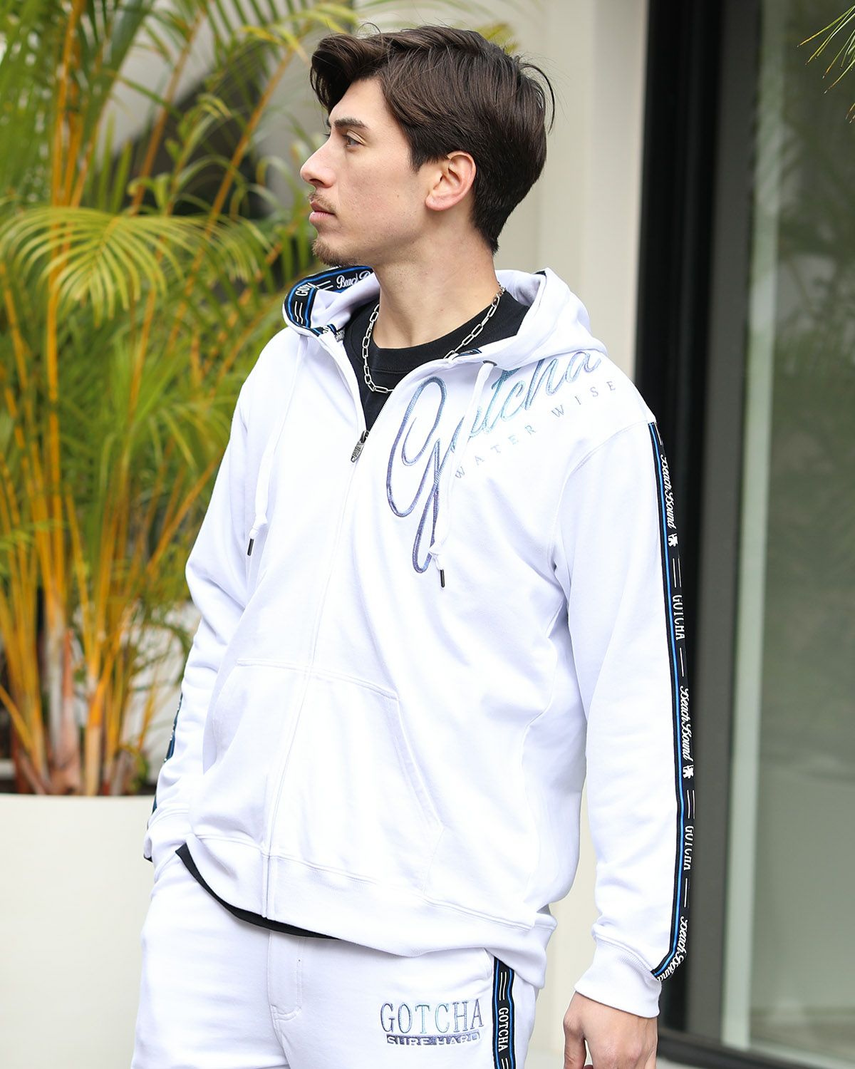 ホワイト：180cm/70kg(Lサイズ着用)