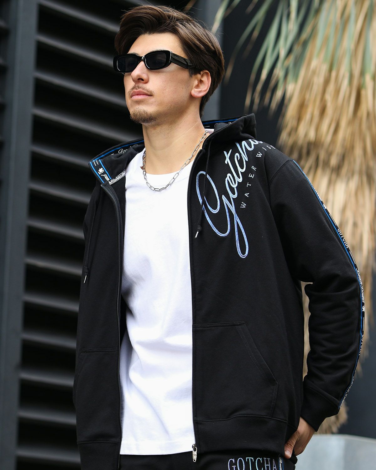 ブラック：180cm/70kg(Lサイズ着用)