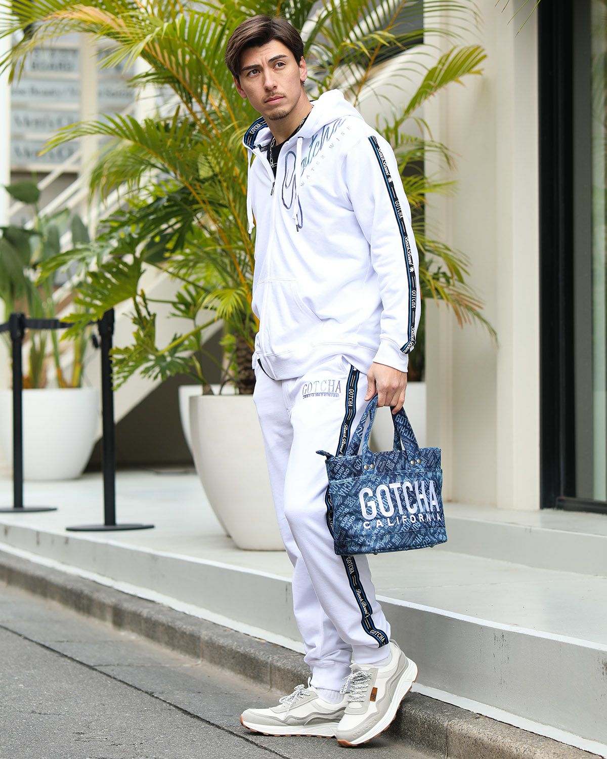 ホワイト：180cm/70kg(Lサイズ着用)