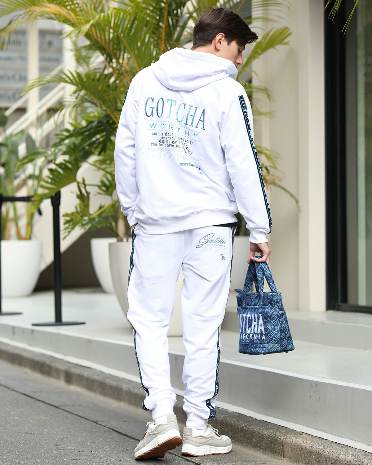 GOTCHA] ブルーグラデ ロゴライン セットアップ ジップパーカー | PEET