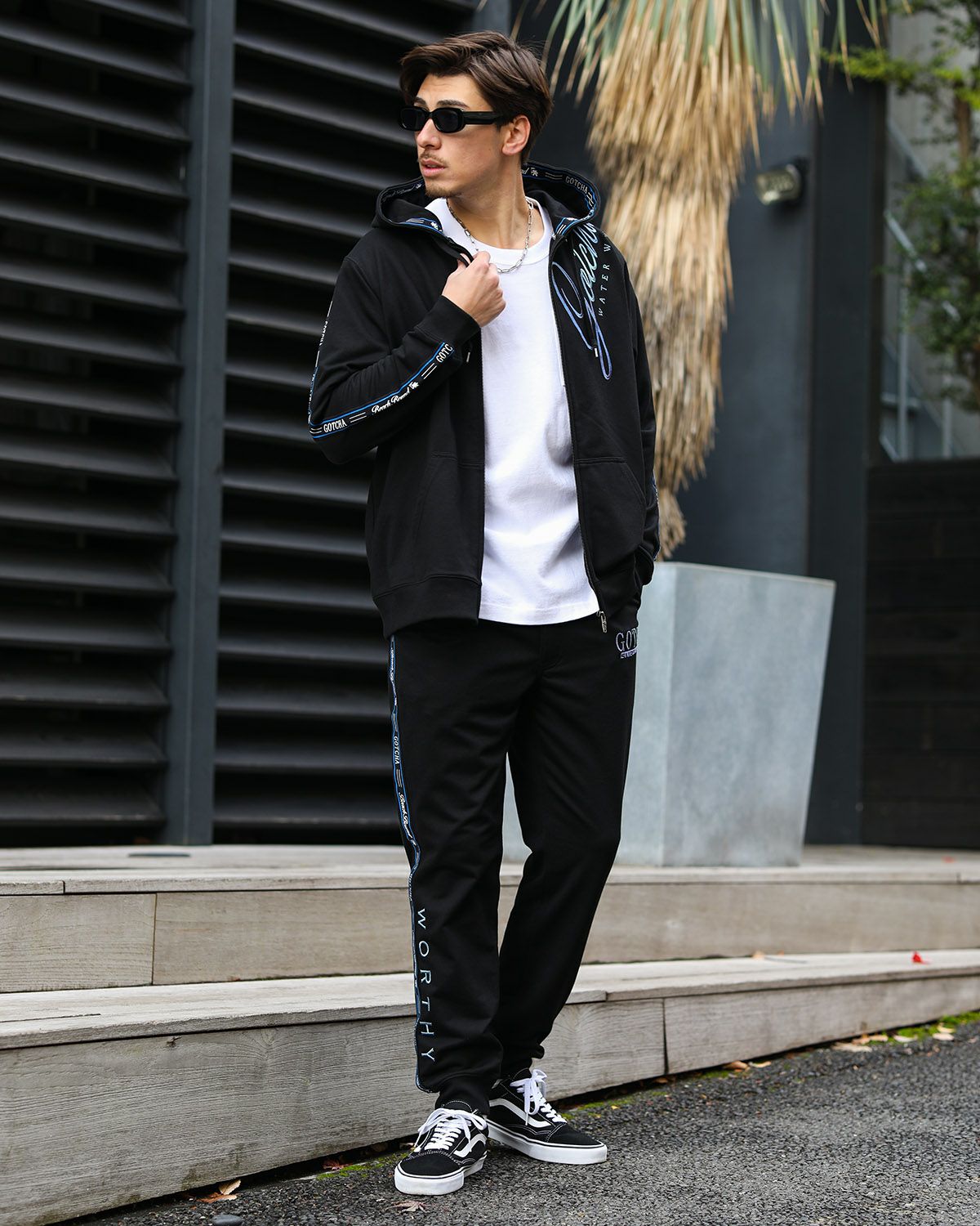 ブラック：180cm/70kg(Lサイズ着用)