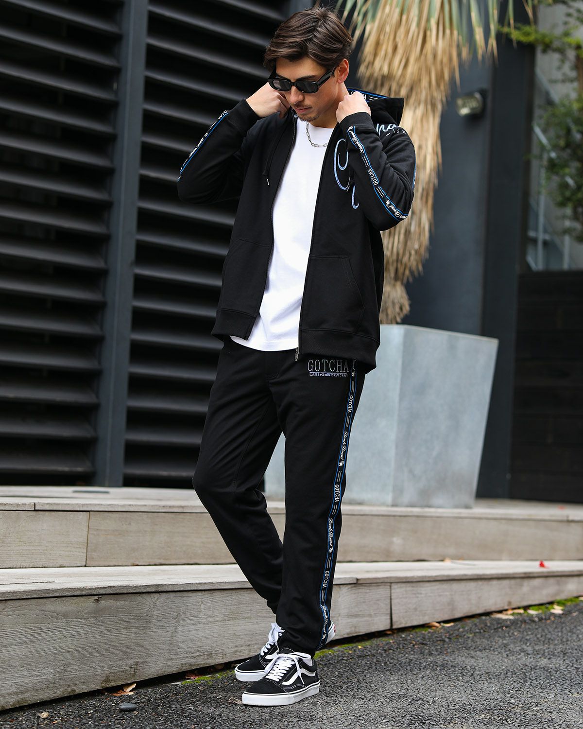 ブラック：180cm/70kg(Lサイズ着用)