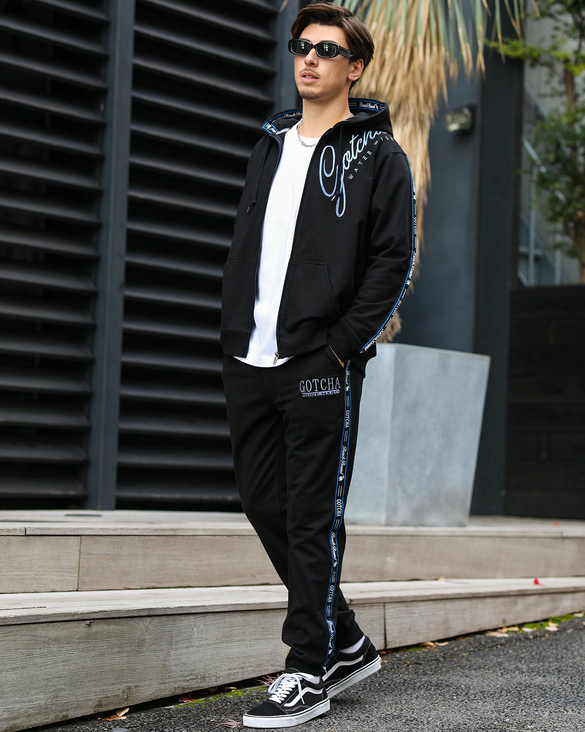 ブラック：180cm/70kg(Lサイズ着用)