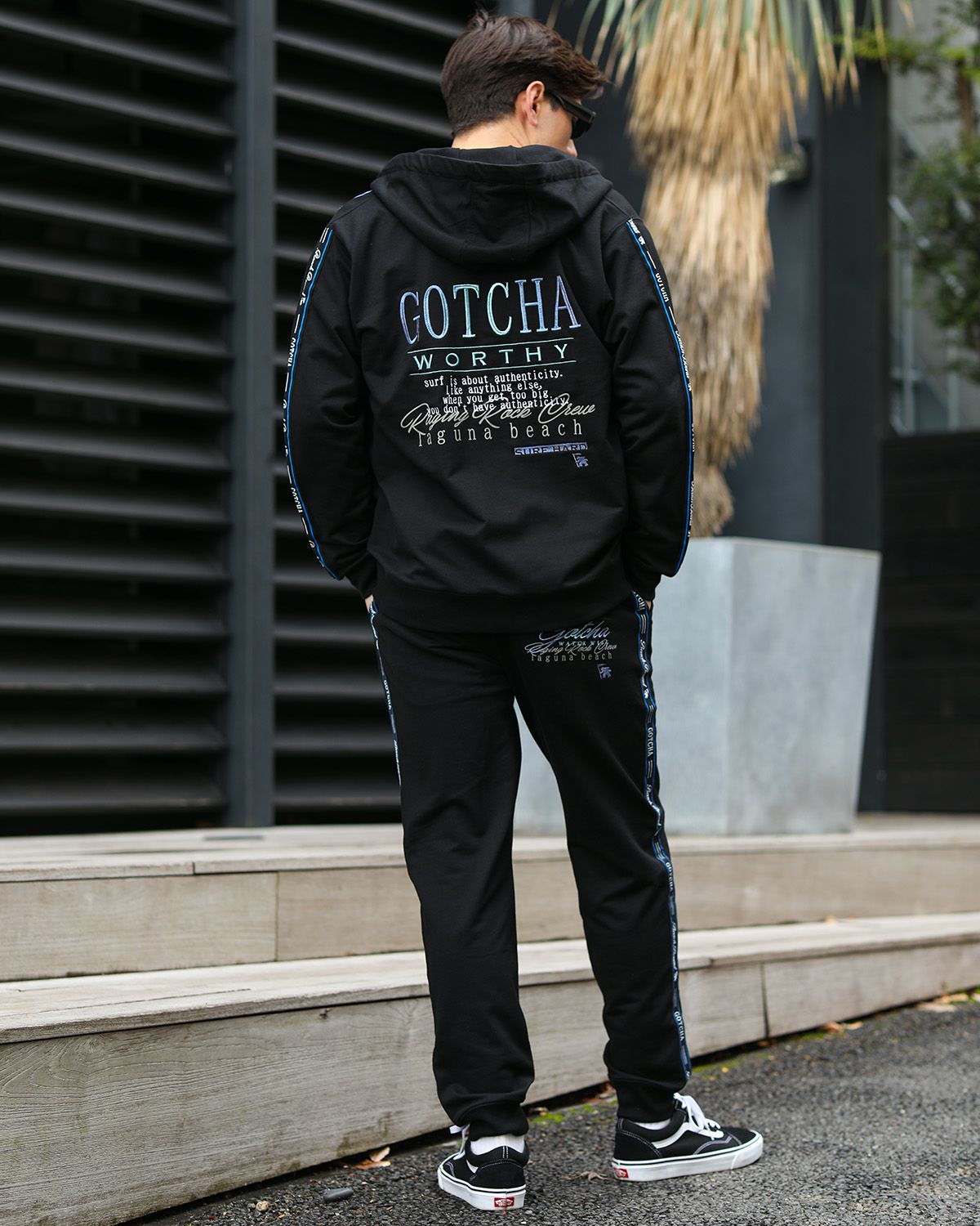 GOTCHA] ブルーグラデ ロゴライン セットアップ ジップパーカー | PEET