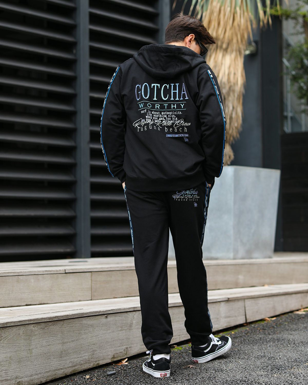 ブラック：180cm/70kg(Lサイズ着用)