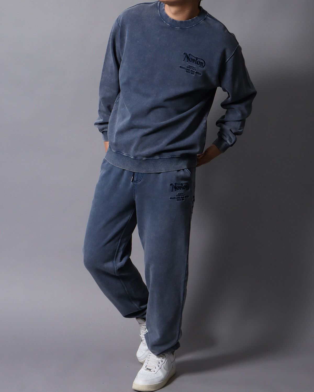 ブルー：178cm/75kg(Lサイズ着用)