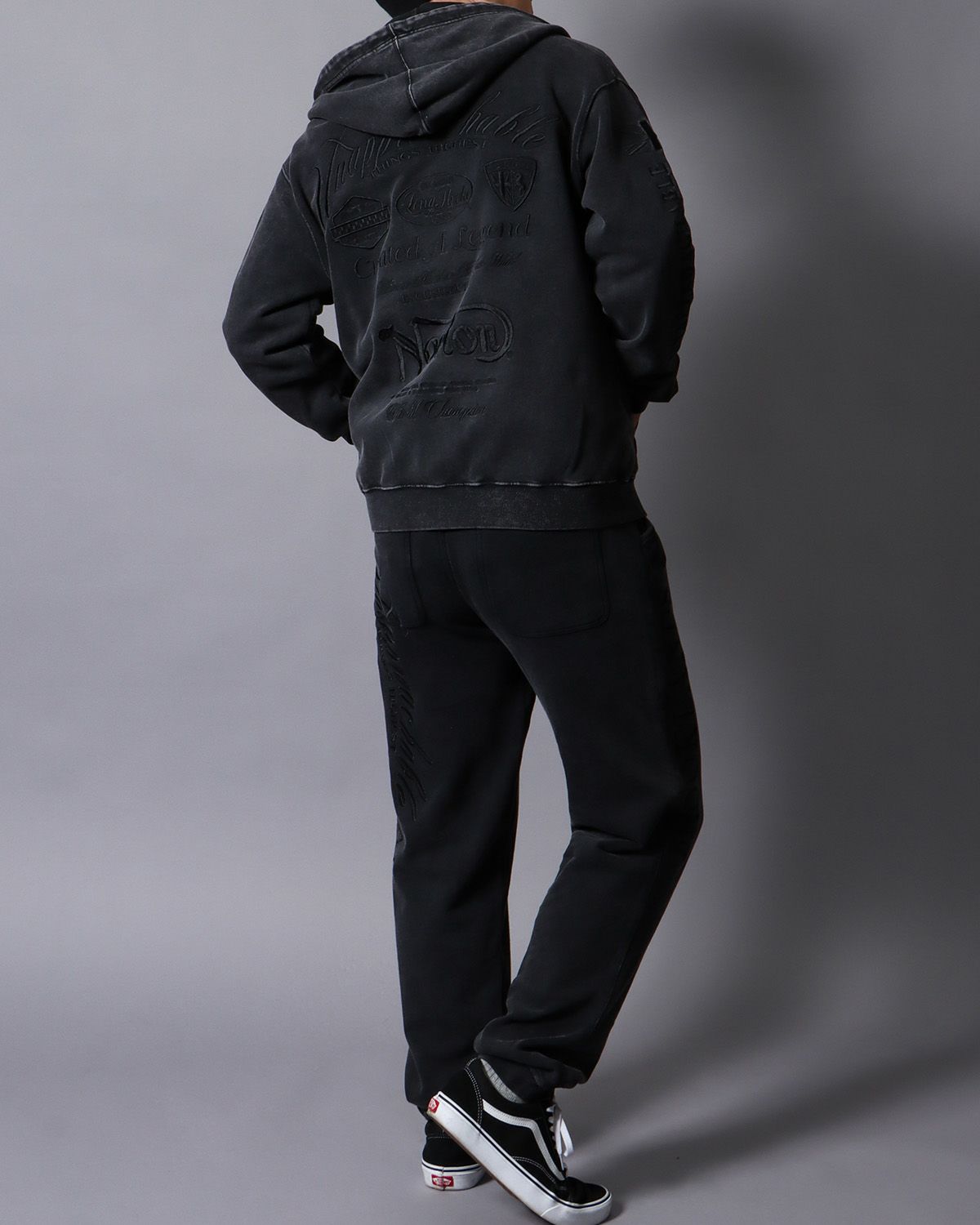 ブラック：178cm/75kg(Lサイズ着用)