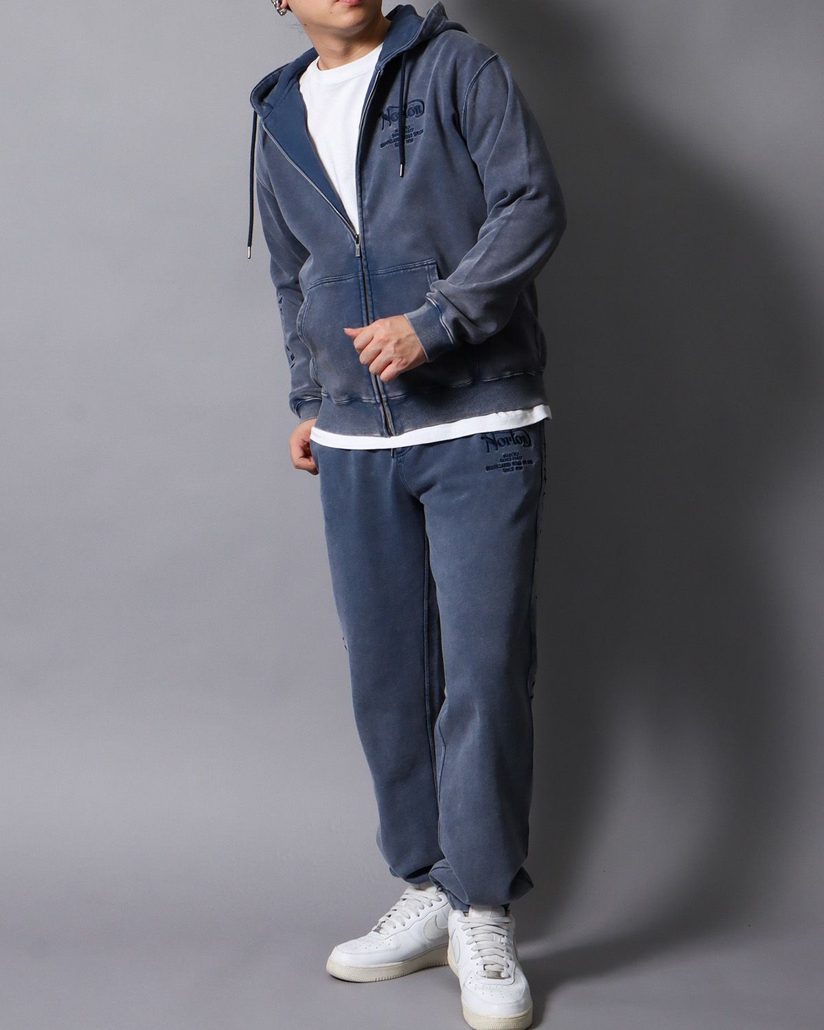 ブルー：178cm/75kg(Lサイズ着用)