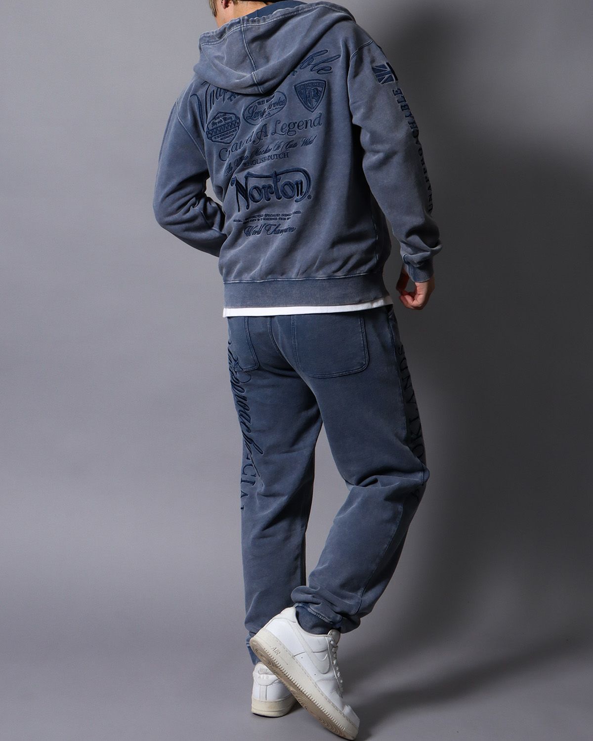 ブルー：178cm/75kg(Lサイズ着用)