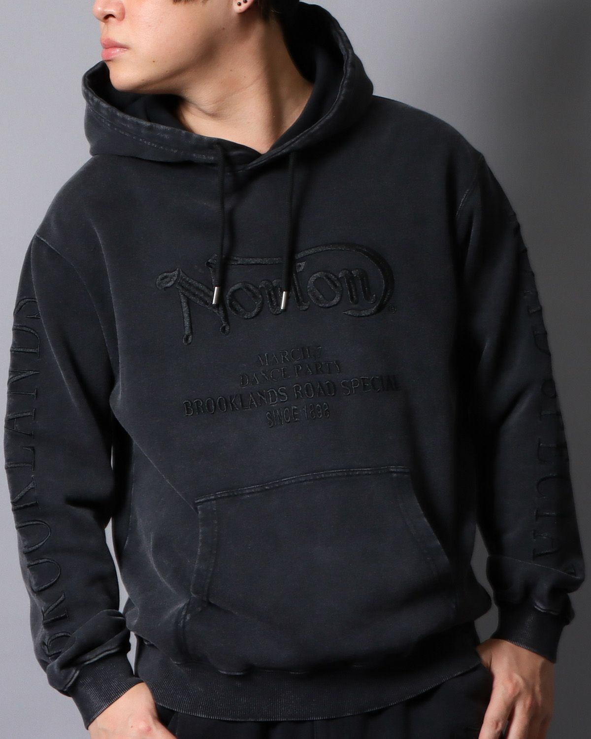 ブラック：178cm/75kg(Lサイズ着用)