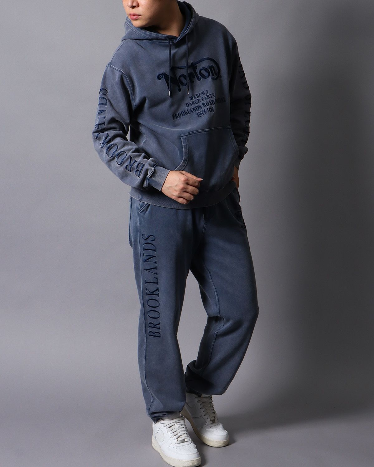 ブルー：178cm/75kg(Lサイズ着用)