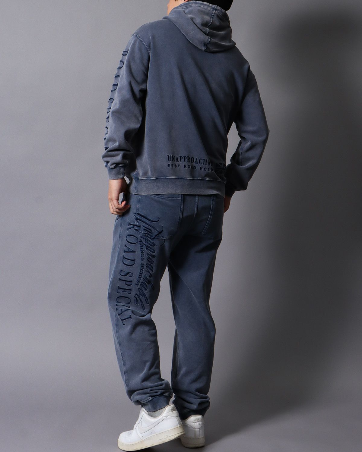 ブルー：178cm/75kg(Lサイズ着用)