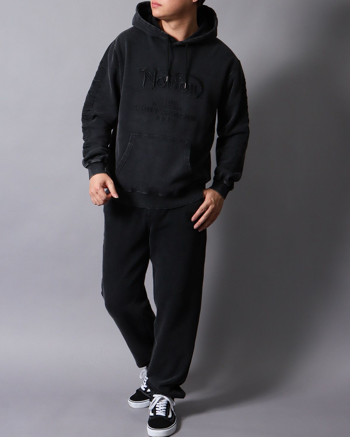 ブラック：178cm/75kg(Lサイズ着用)