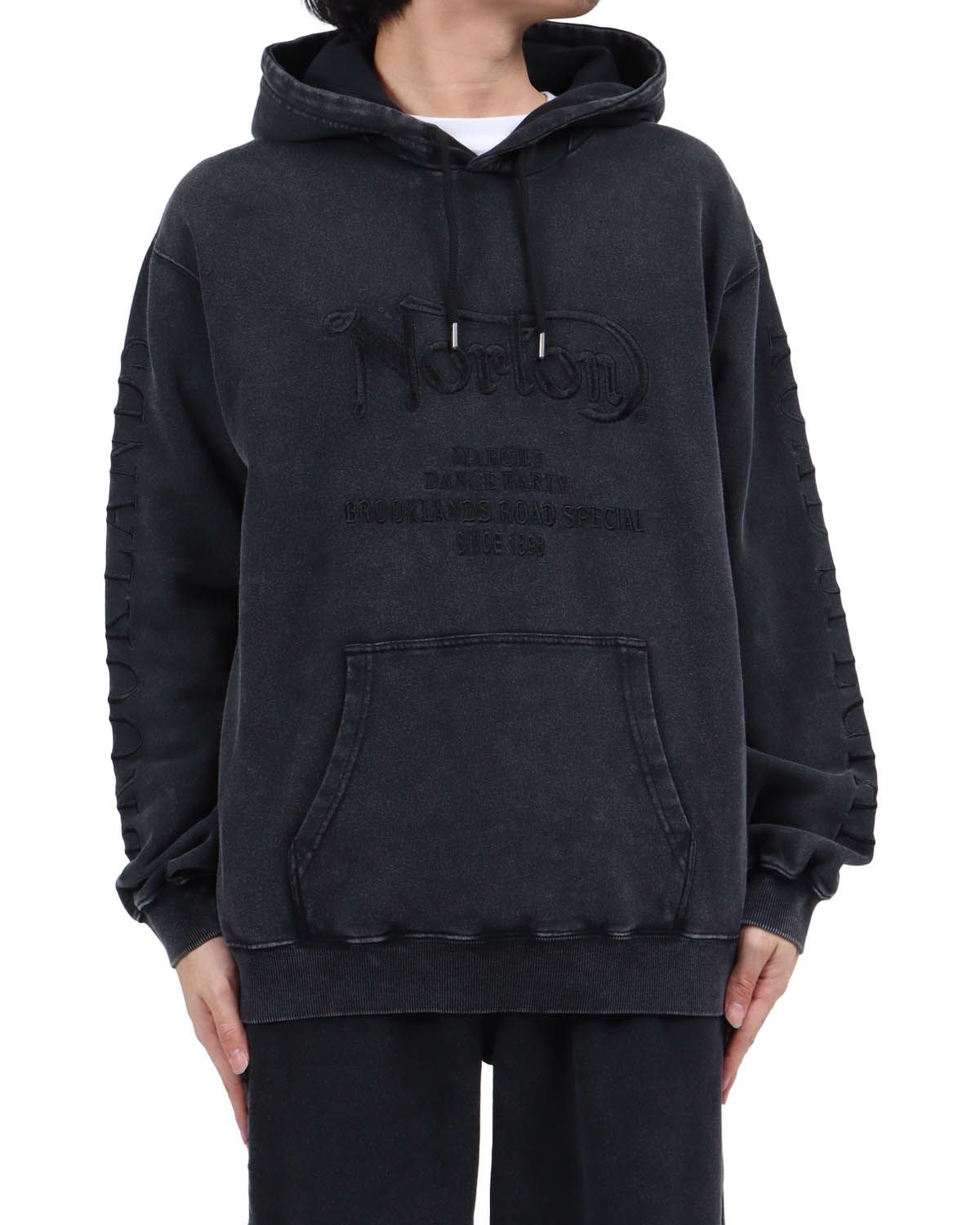 ブラック：173cm63kg(Lサイズ着用)