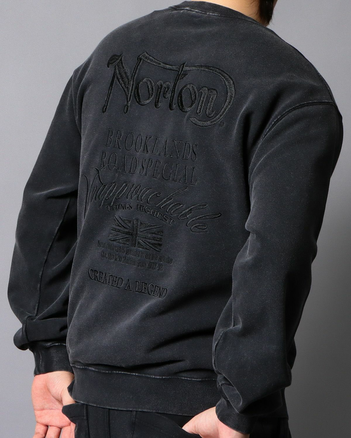 ブラック：178cm/75kg(Lサイズ着用)