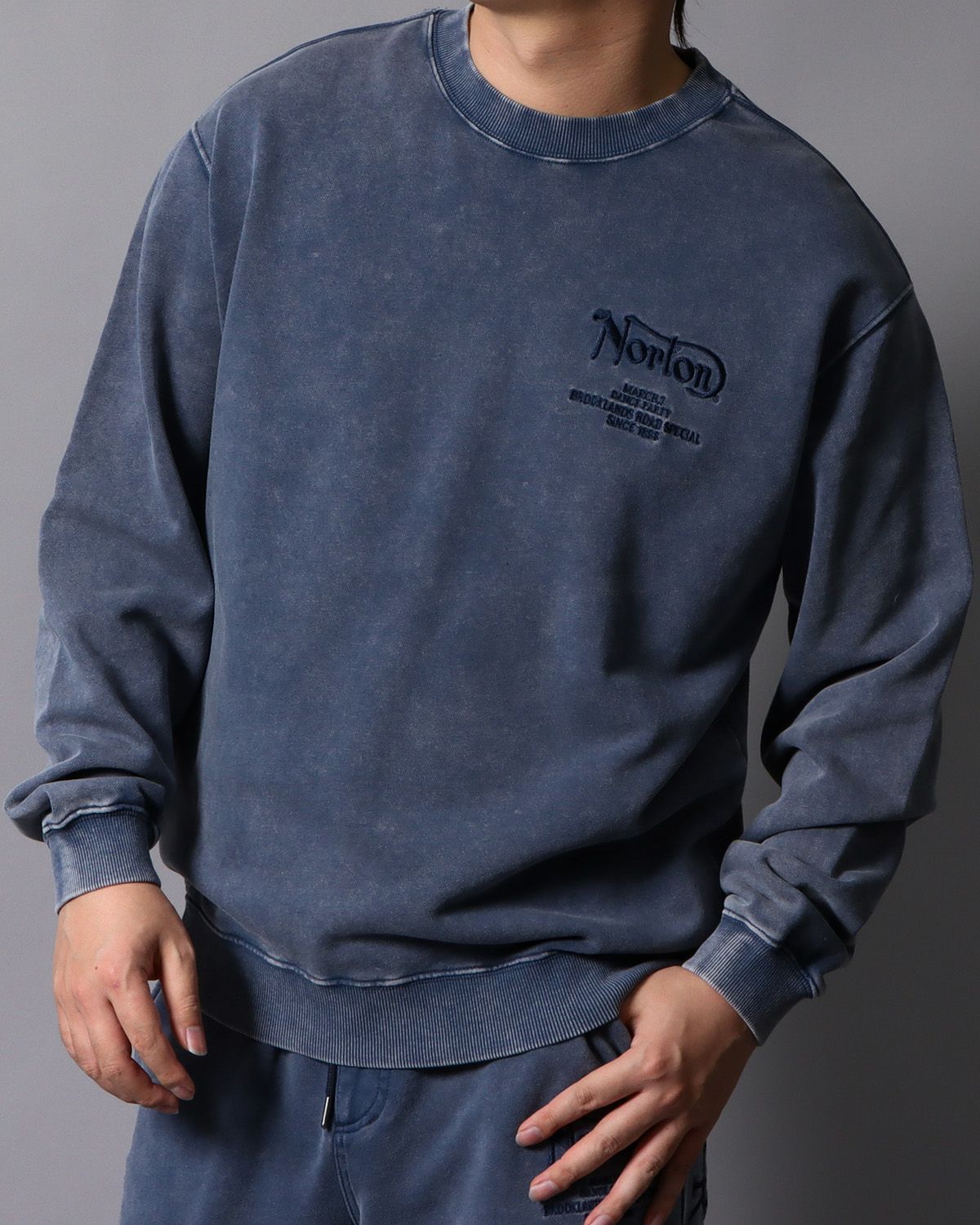 ブルー：178cm/75kg(Lサイズ着用)