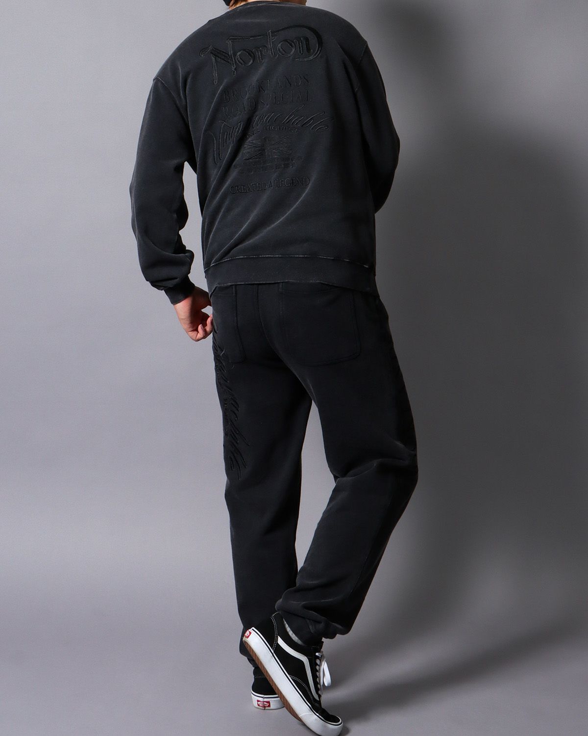 ブラック：178cm/75kg(Lサイズ着用)