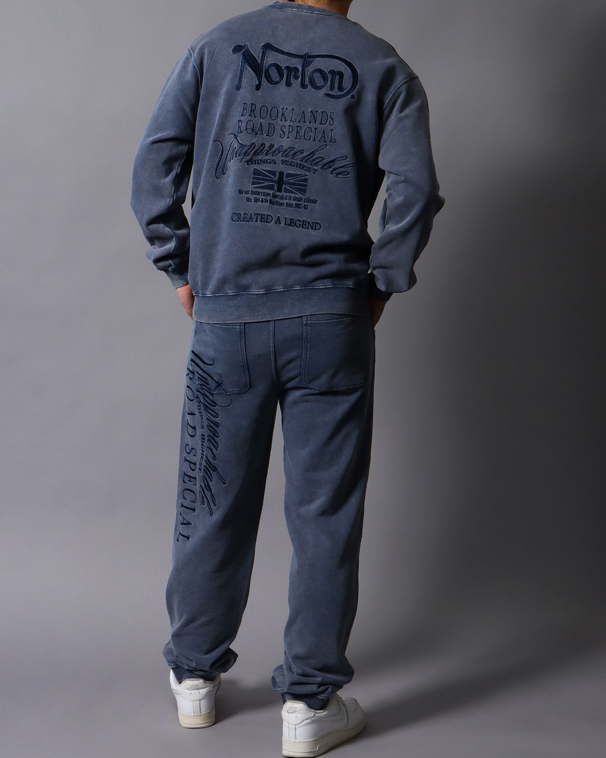 ブルー：178cm/75kg(Lサイズ着用)