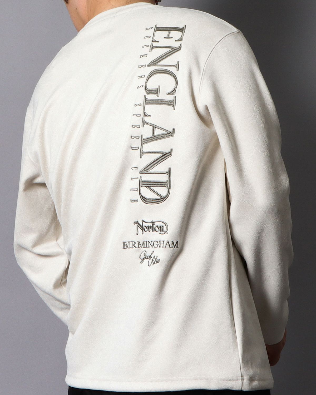 オフホワイト：178cm/75kg(Lサイズ着用)