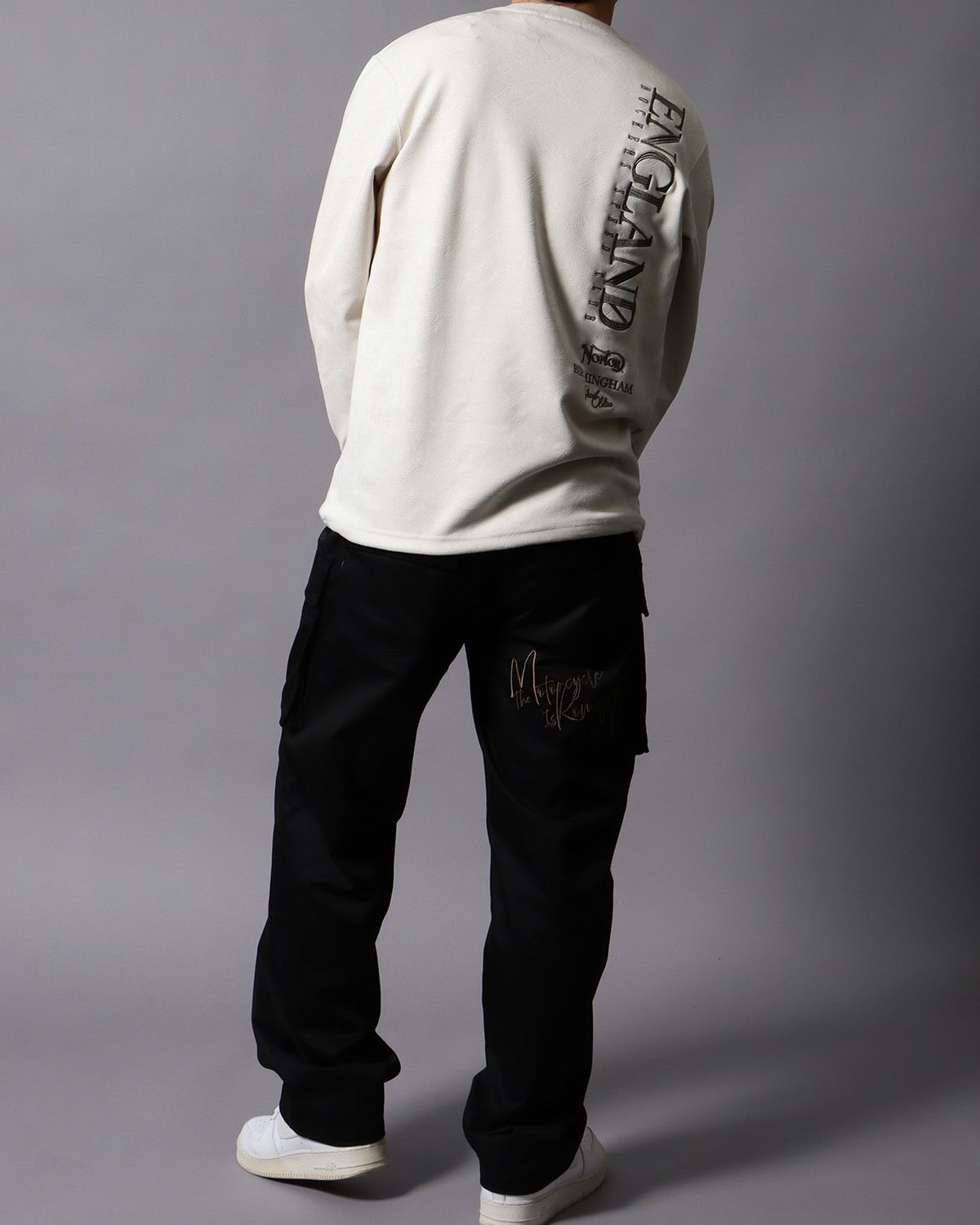 オフホワイト：178cm/75kg(Lサイズ着用)