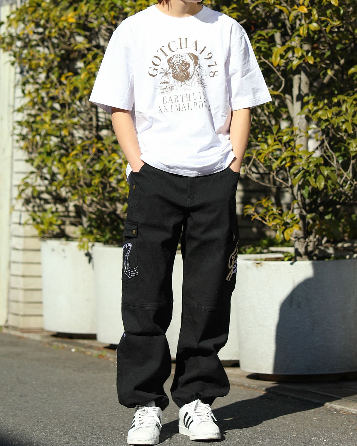 ホワイト×パグ：168cm/56kg(XXLサイズ着用）