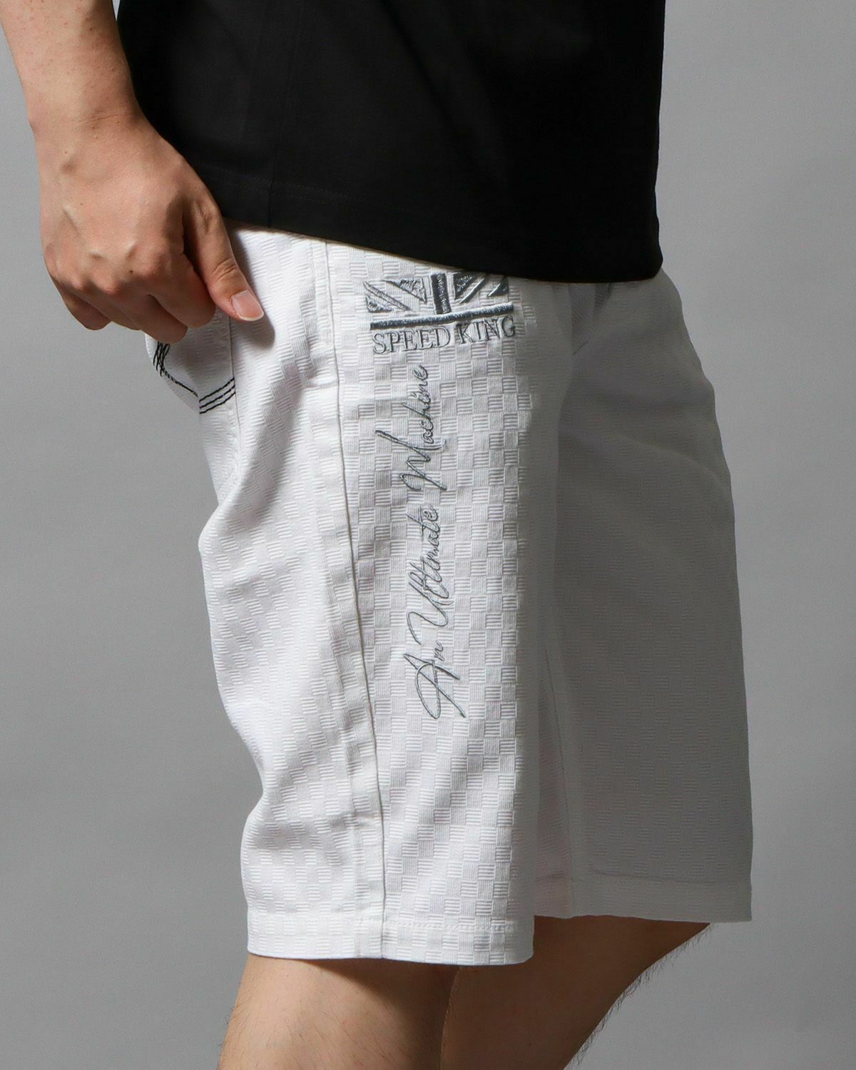 ホワイト：178cm/75kg(Lサイズ着用)