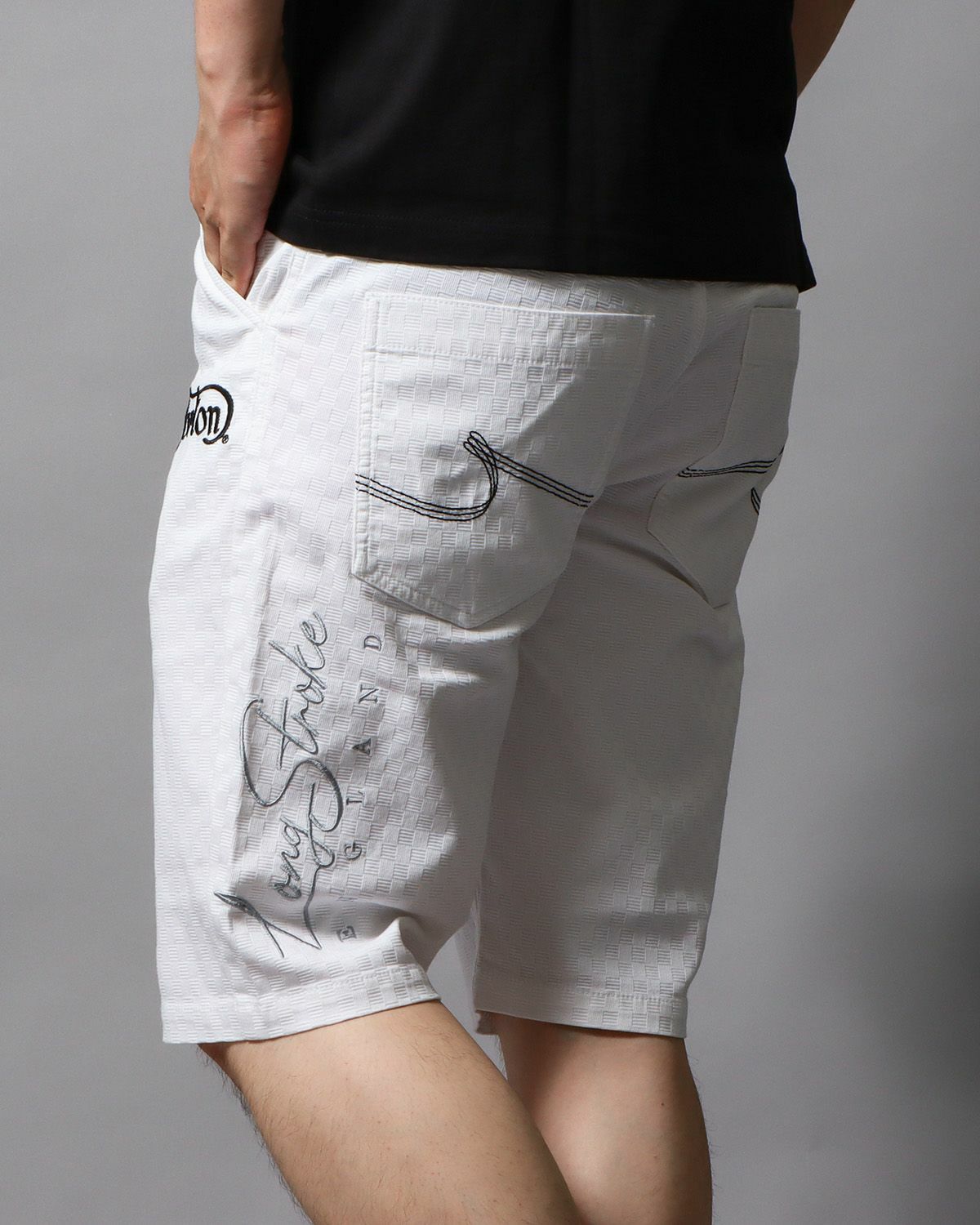 ホワイト：178cm/75kg(Lサイズ着用)