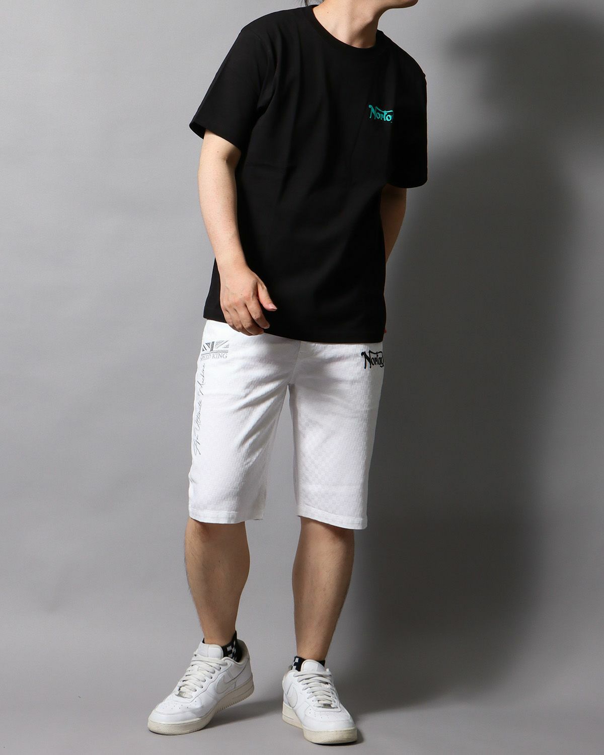 ホワイト：178cm/75kg(Lサイズ着用)