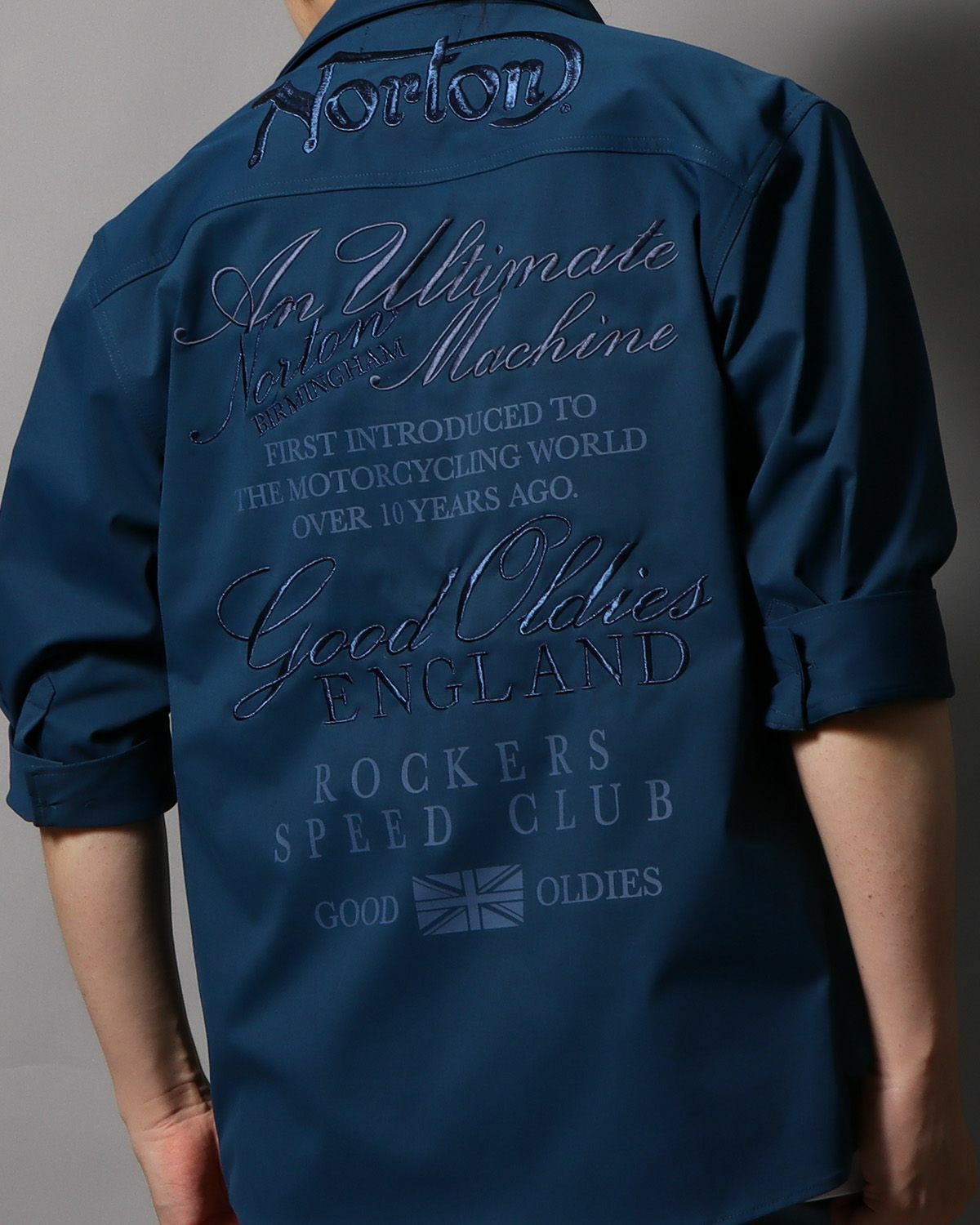 ブルー：178cm/75kg(Lサイズ着用)