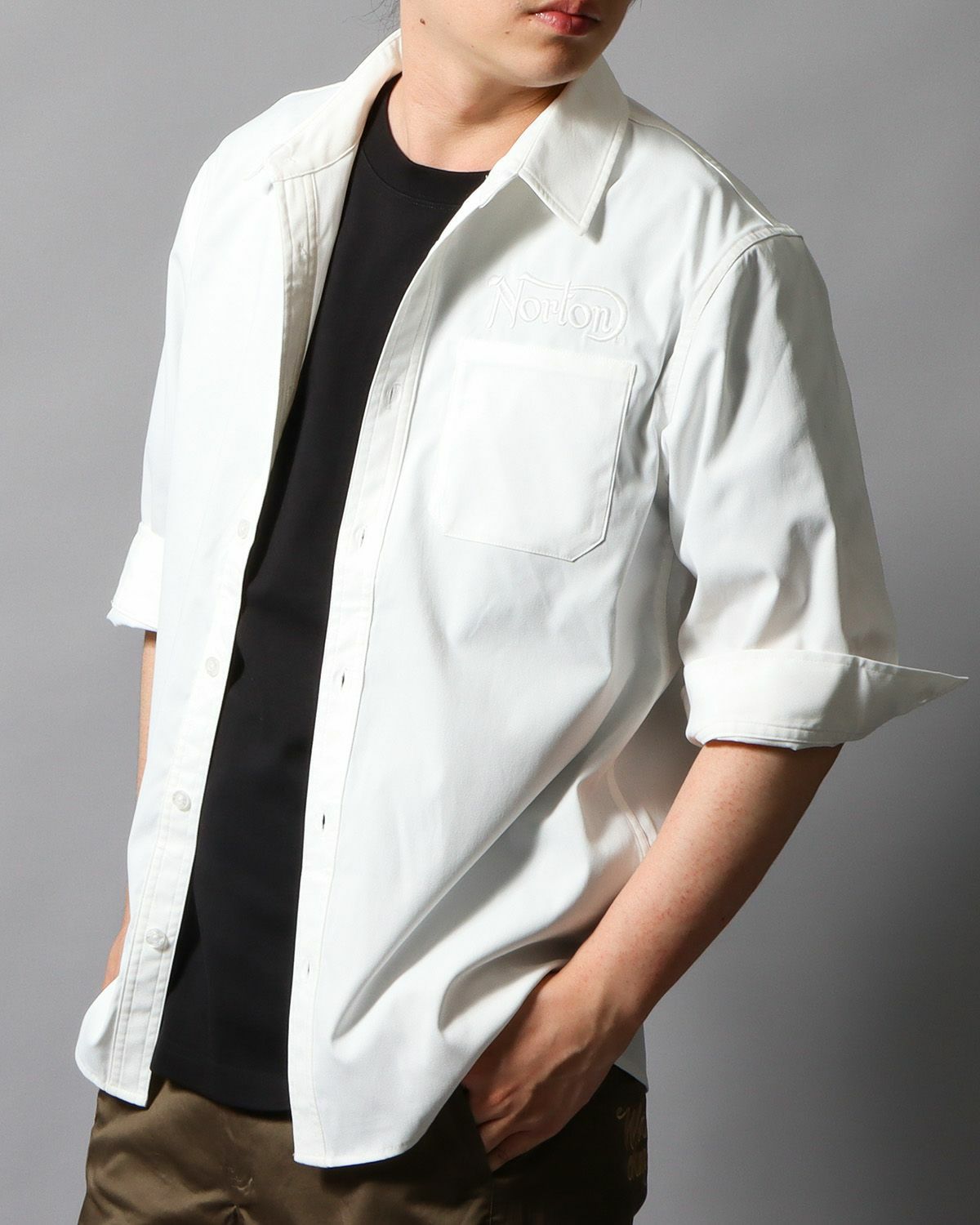 ホワイト：178cm/75kg(Lサイズ着用)