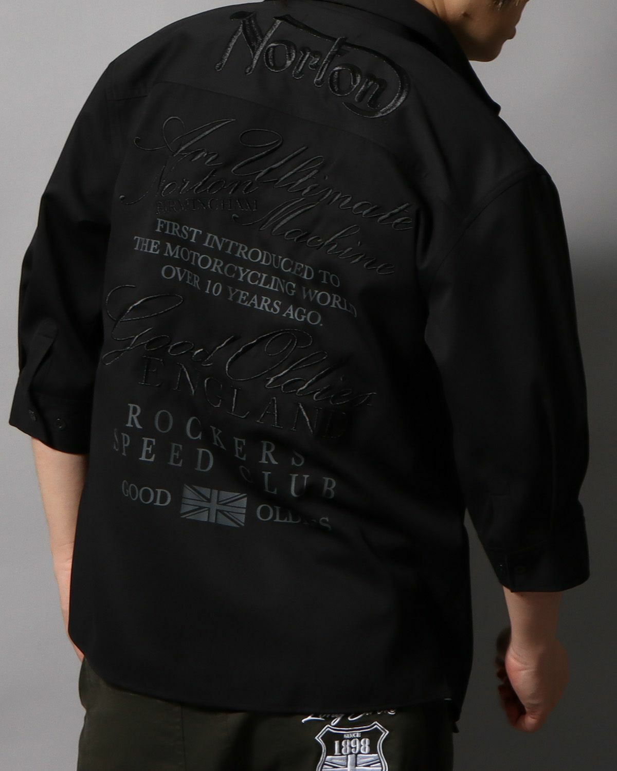 ブラック：178cm/75kg(Lサイズ着用)