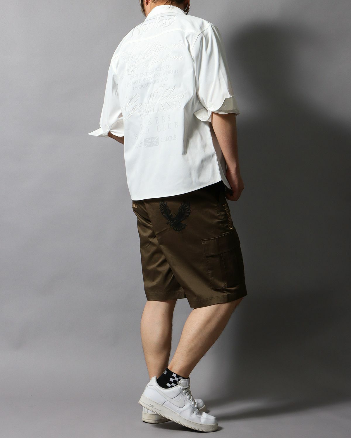 ホワイト：178cm/75kg(Lサイズ着用)