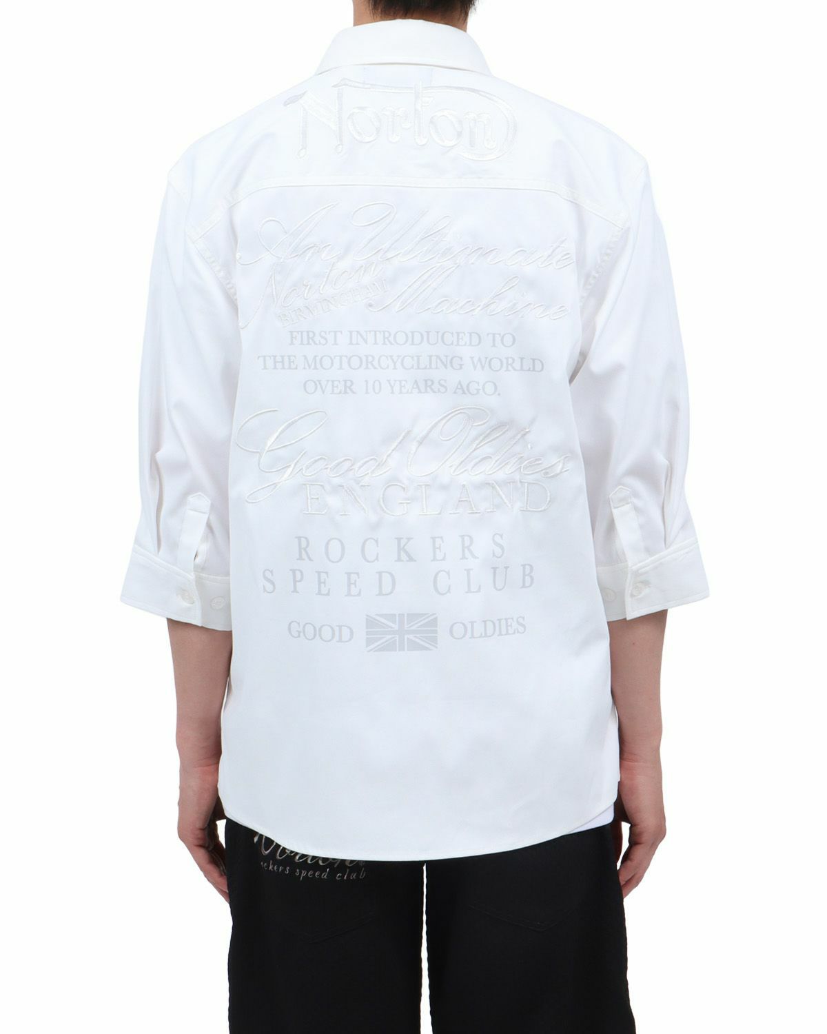 ホワイト：174cm62kg(Lサイズ着用)