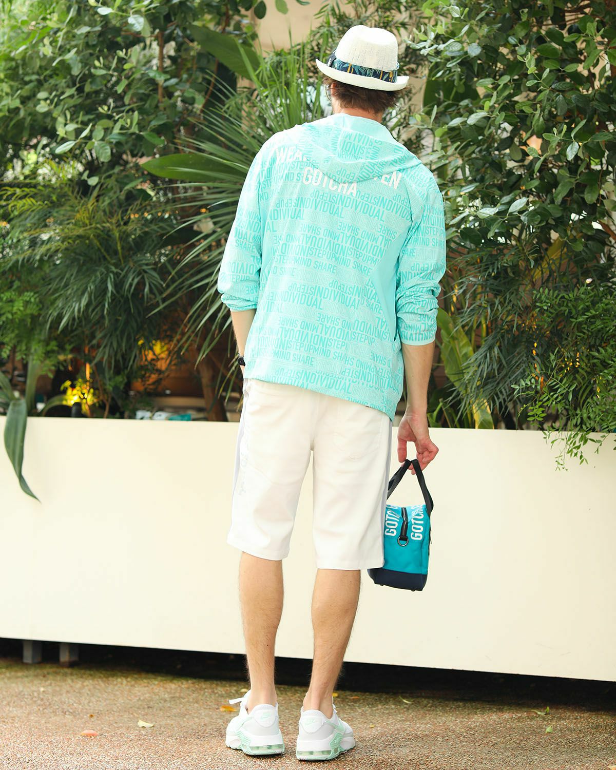 ホワイト：183cm/70kg(Lサイズ着用)