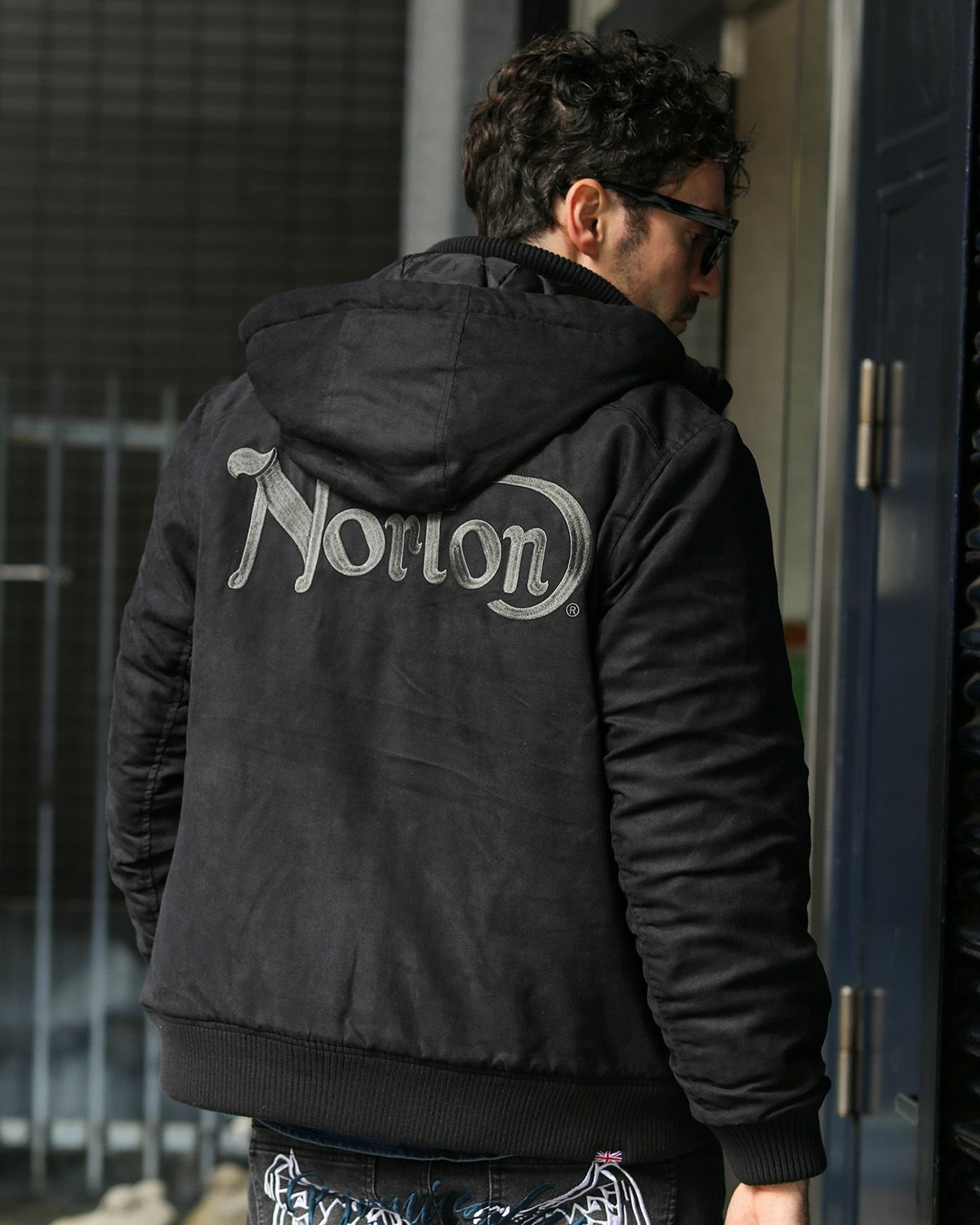 ブラック:186cm(Lサイズ着用)