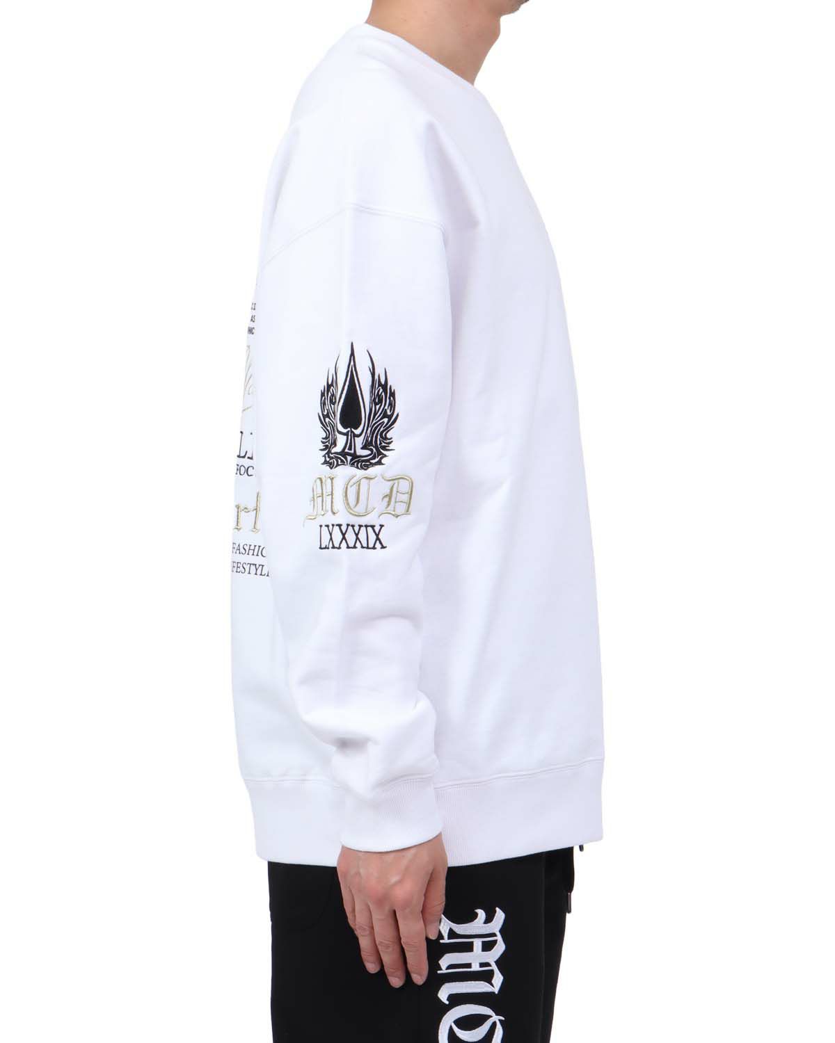 ホワイト：174cm62kg(Lサイズ着用)