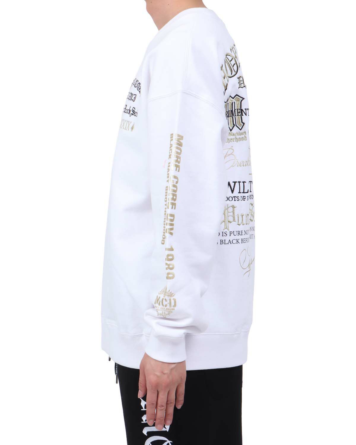 ホワイト：174cm62kg(Lサイズ着用)