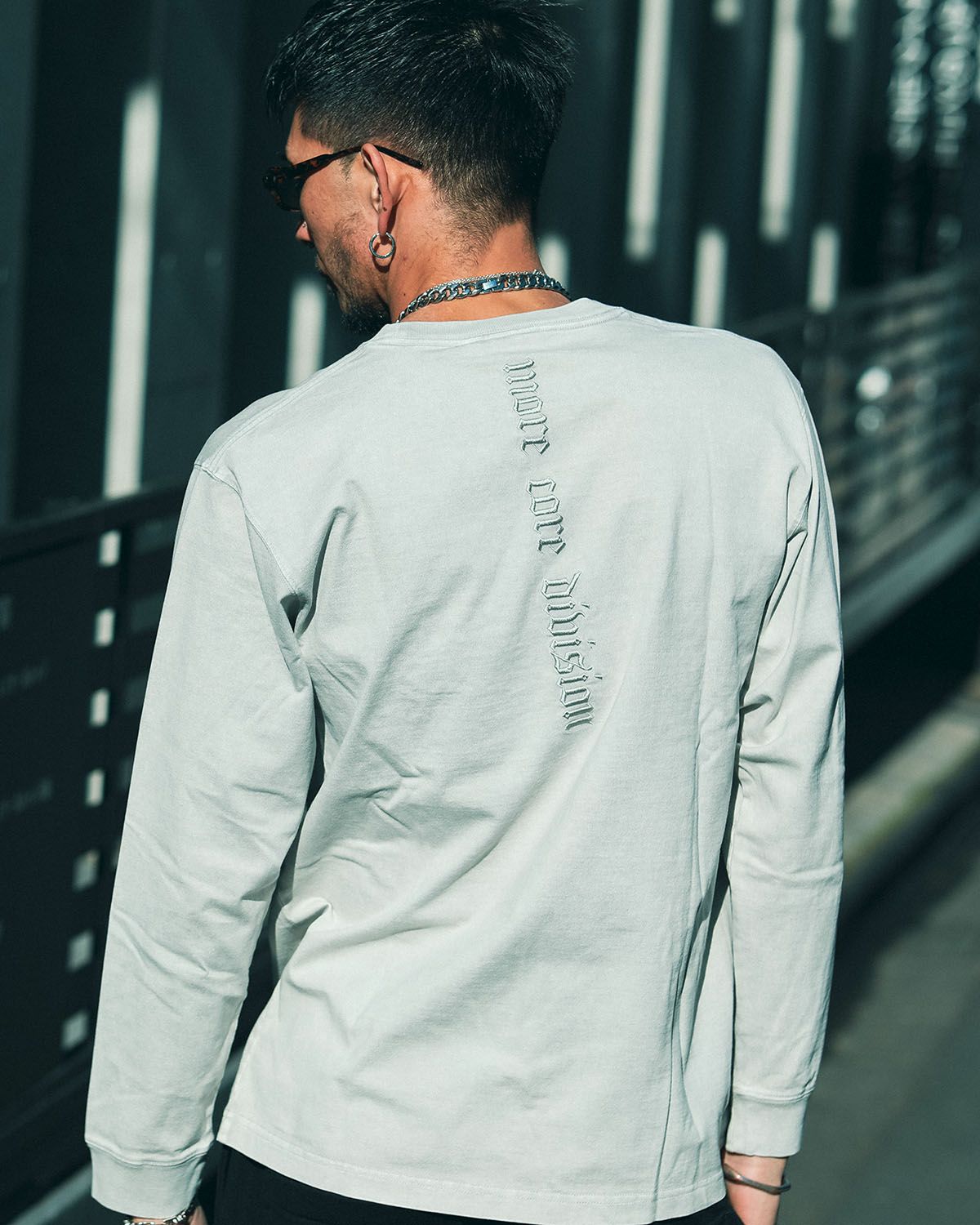 ライトグレー:183cm(Lサイズ着用)