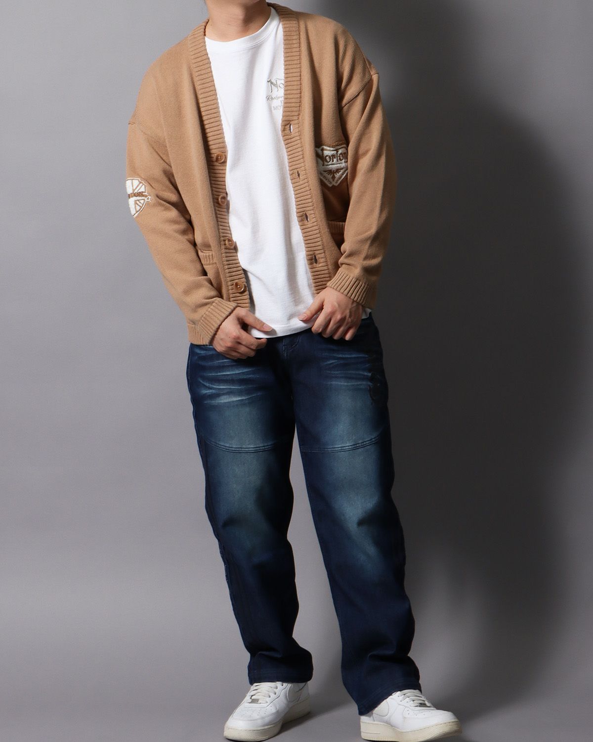 ベージュ：178cm/75kg(Lサイズ着用)