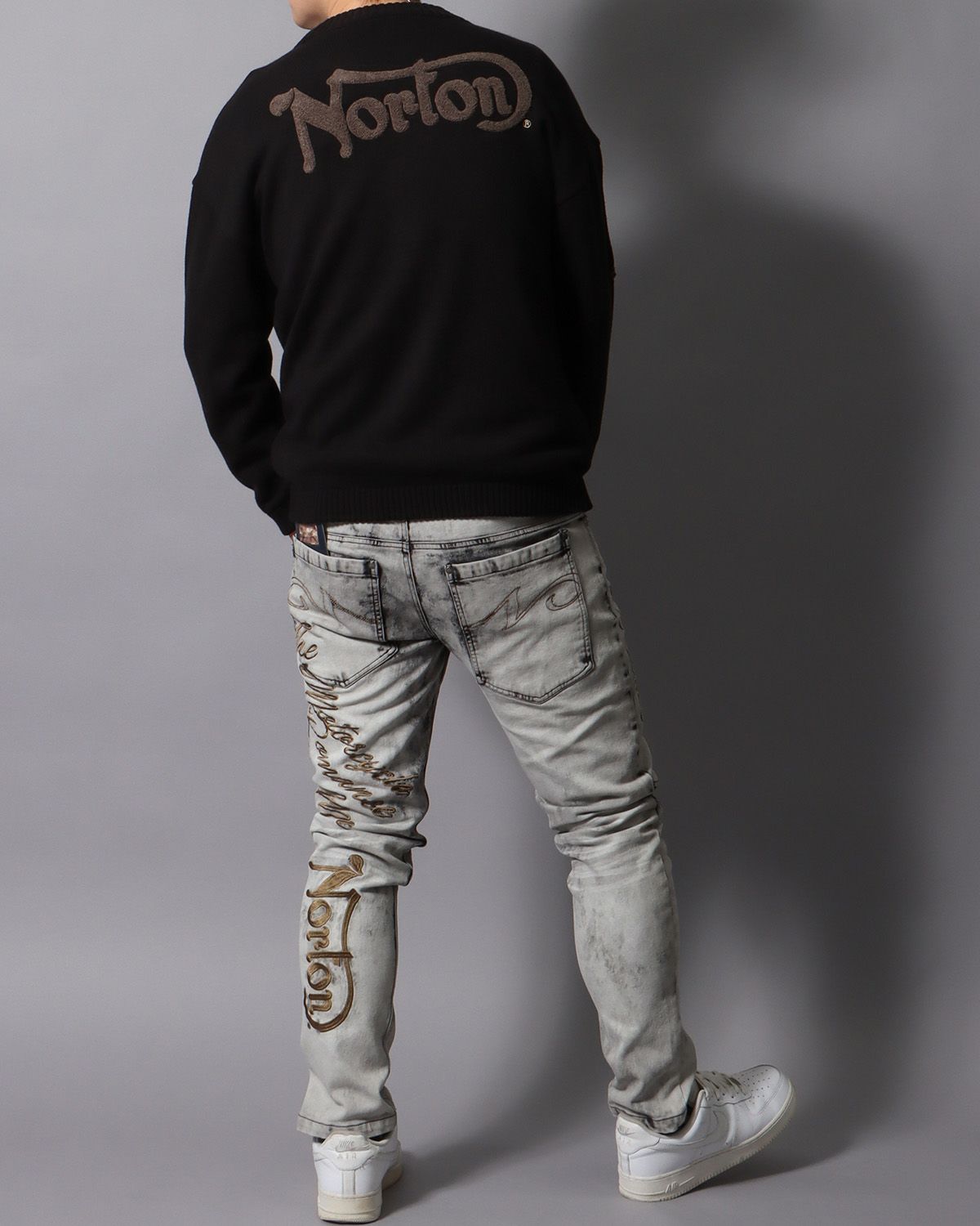 ブラック：178cm/75kg(Lサイズ着用)