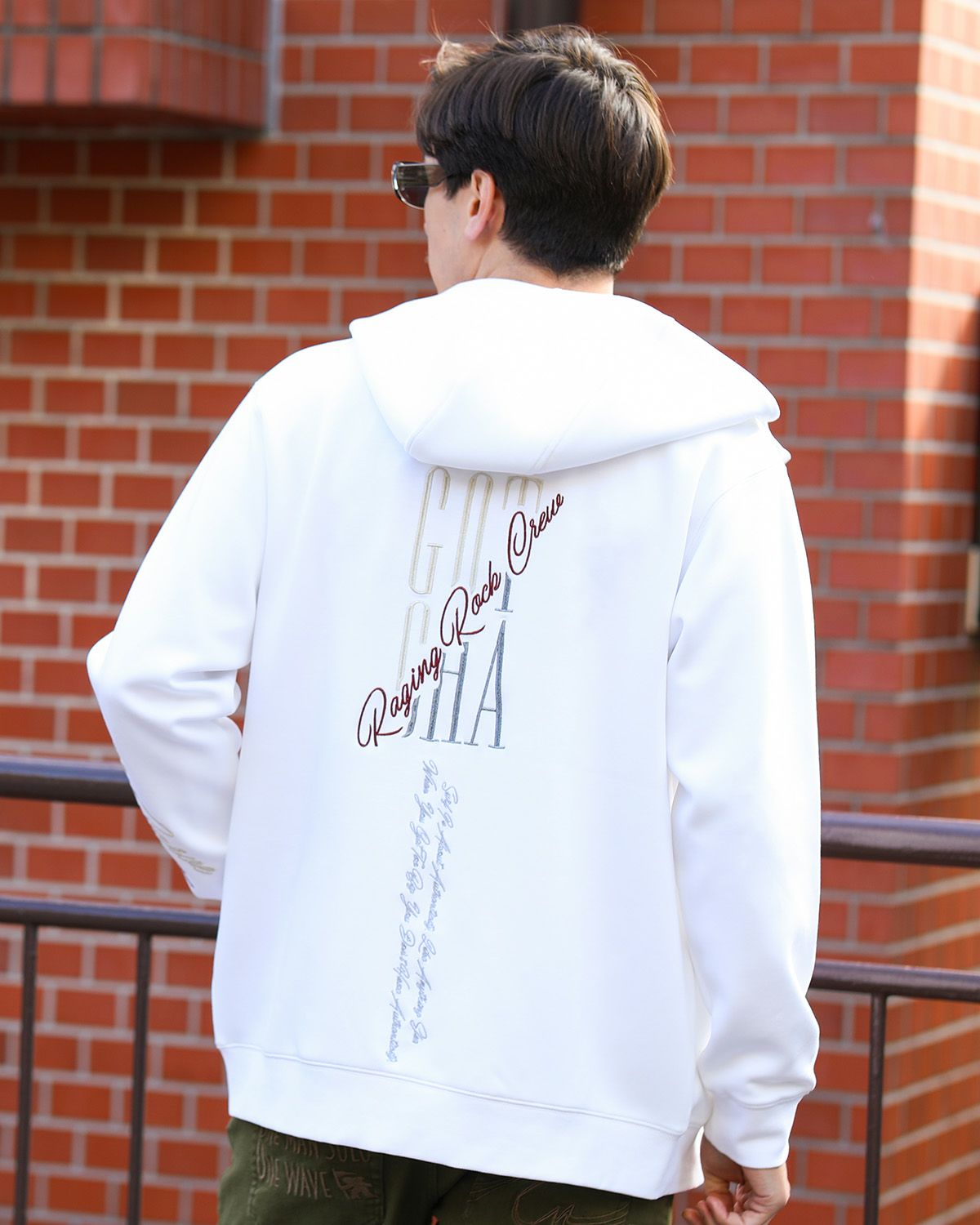 ホワイト：180cm/70kg(Lサイズ着用)